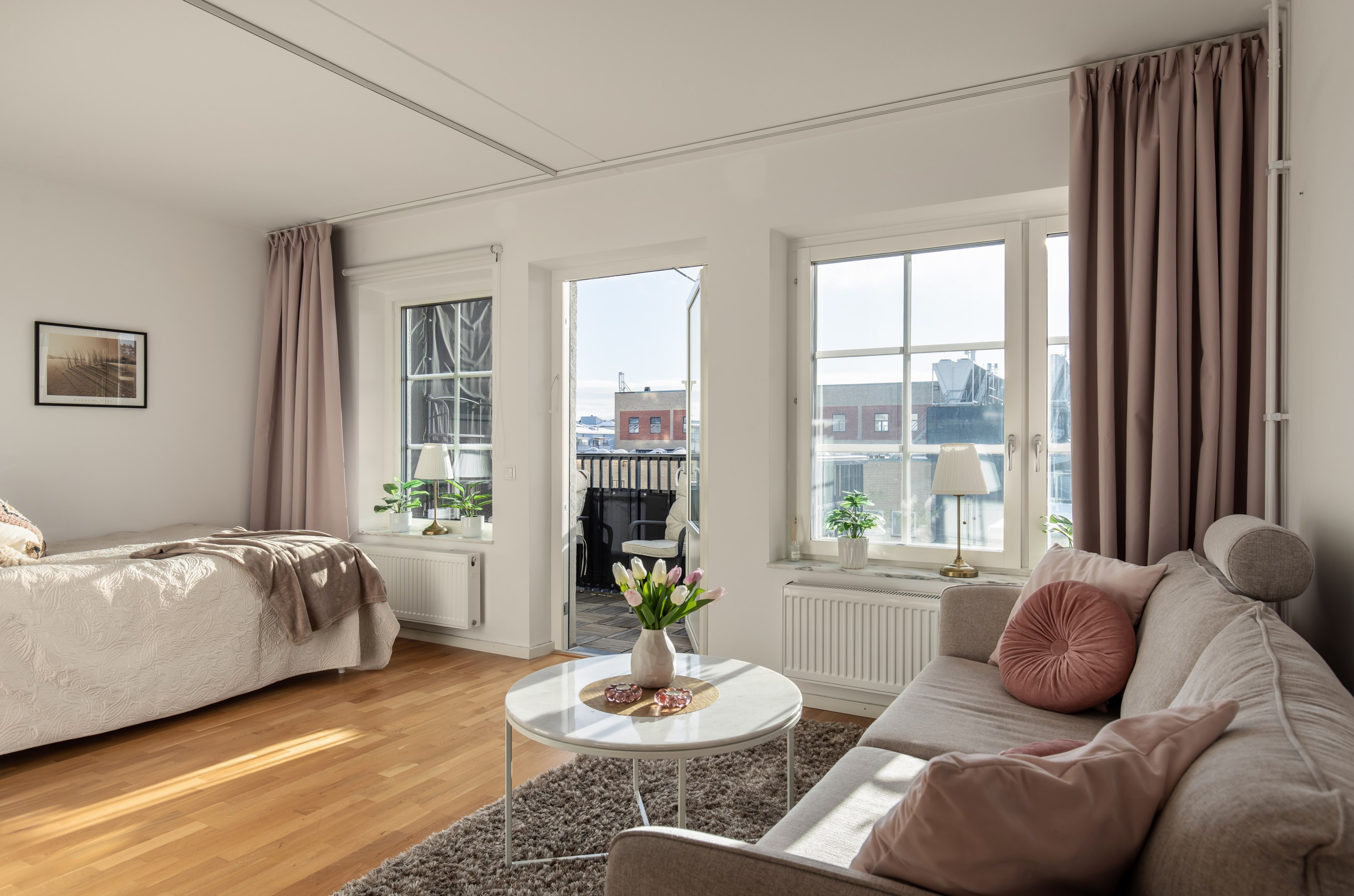 Ljusa kvadrat med balkong i fritt söderläge