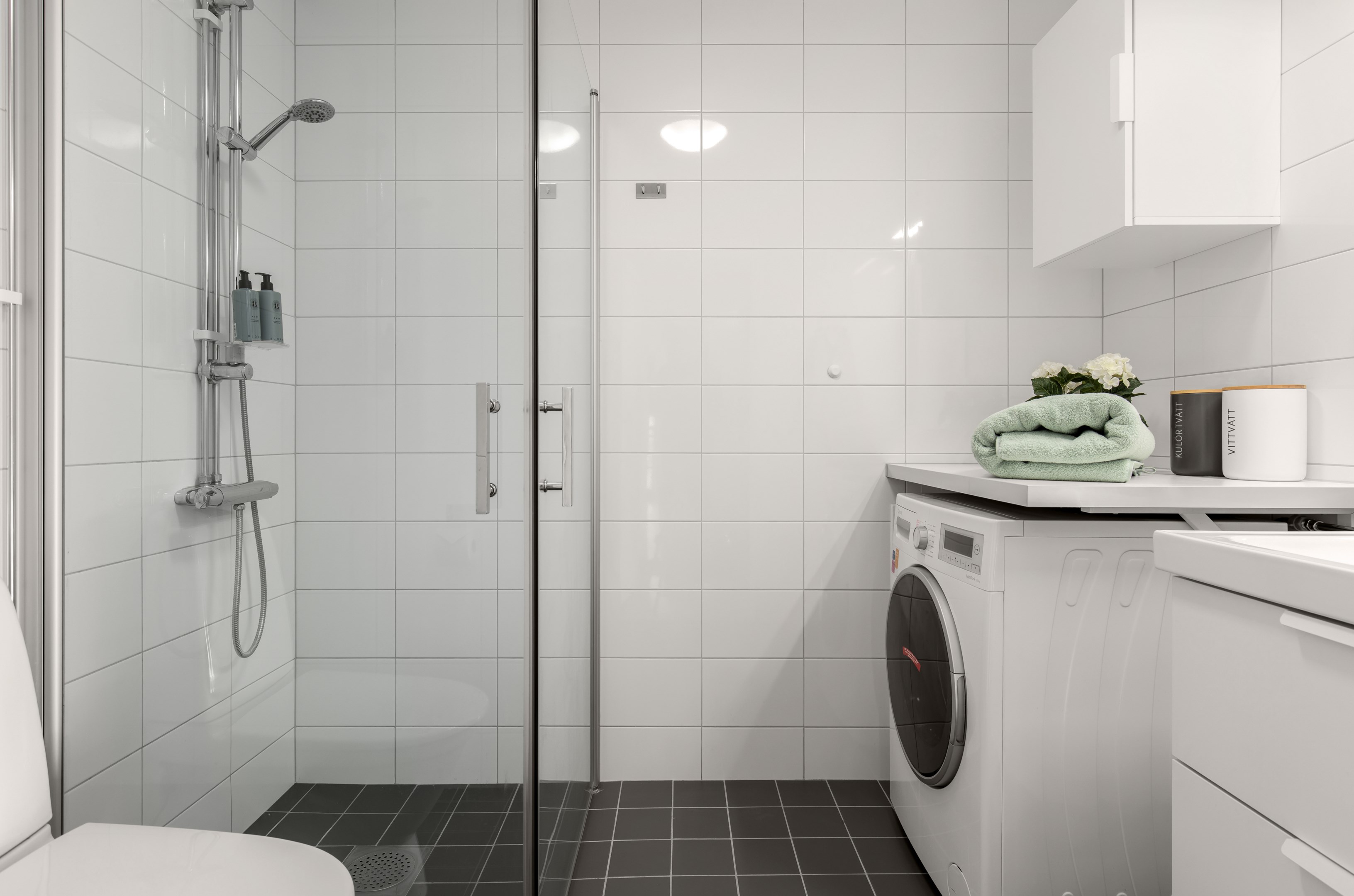 Badrum med kombimaskin