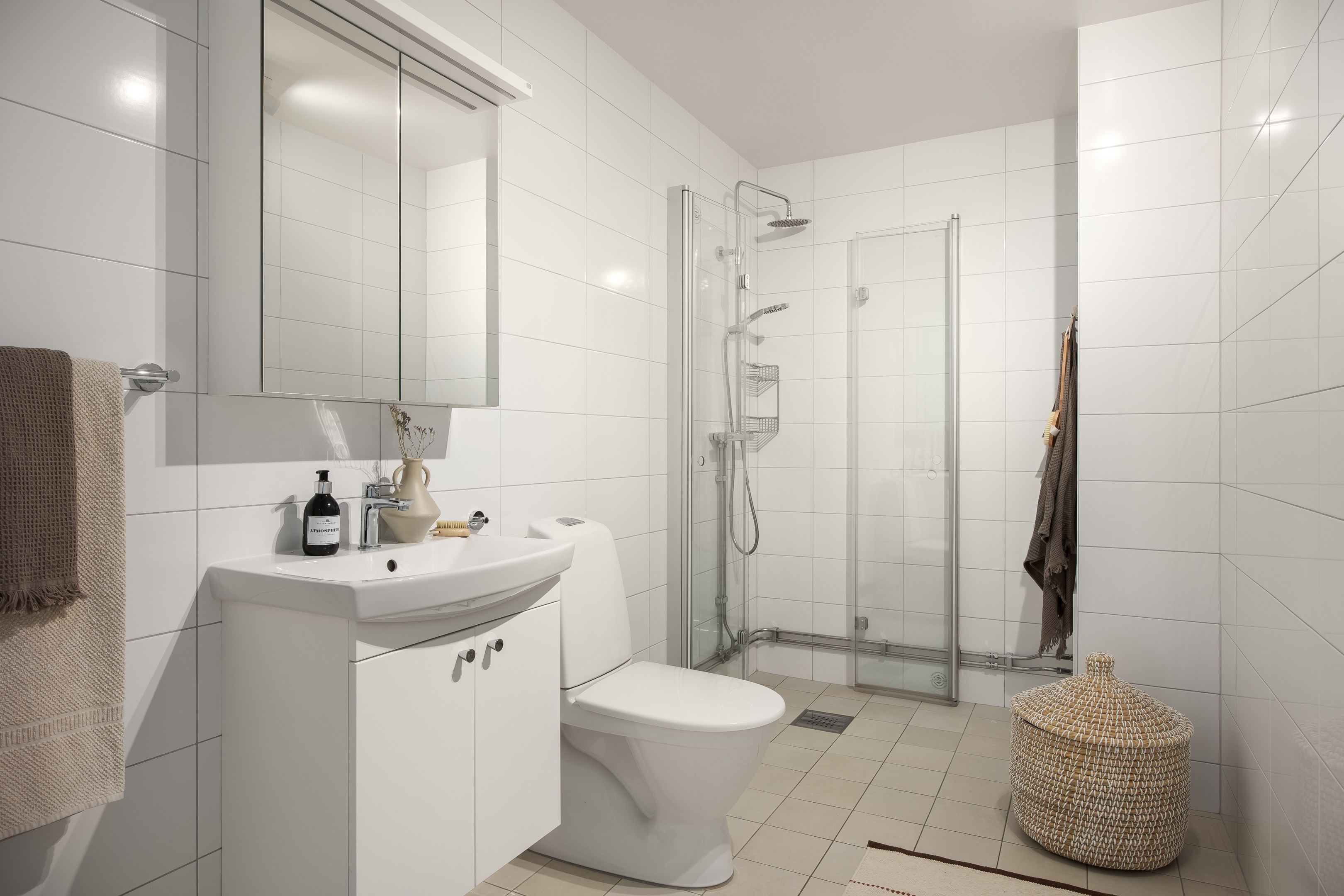 Bostadsbild från Fyrspannsvägen 68, Till salu i Jarlaberg, Nacka