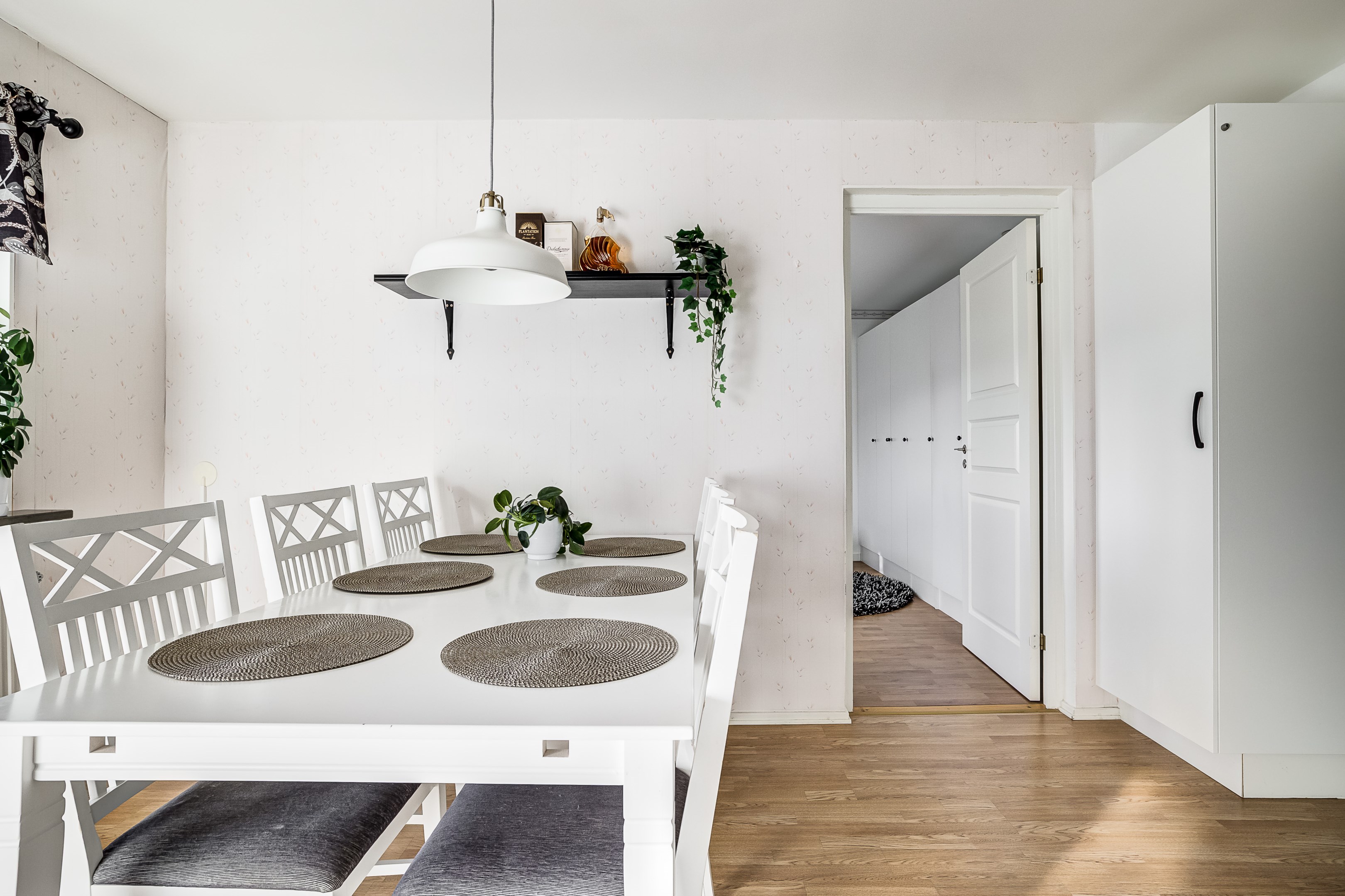 Bostadsbild från Lings väg 37, Till salu i Ling, Uppsala