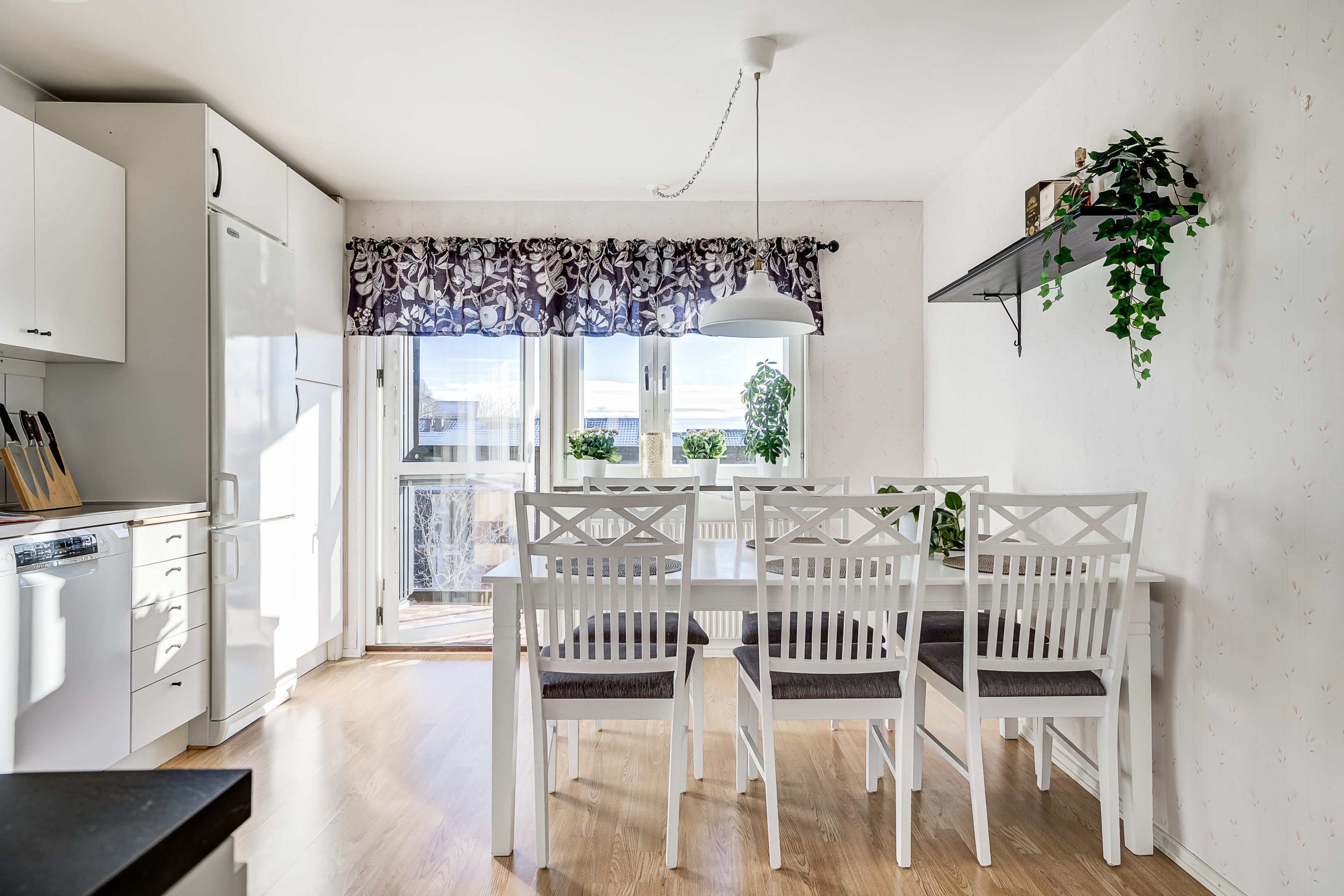 Bostadsbild från Lings väg 37, Till salu i Ling, Uppsala