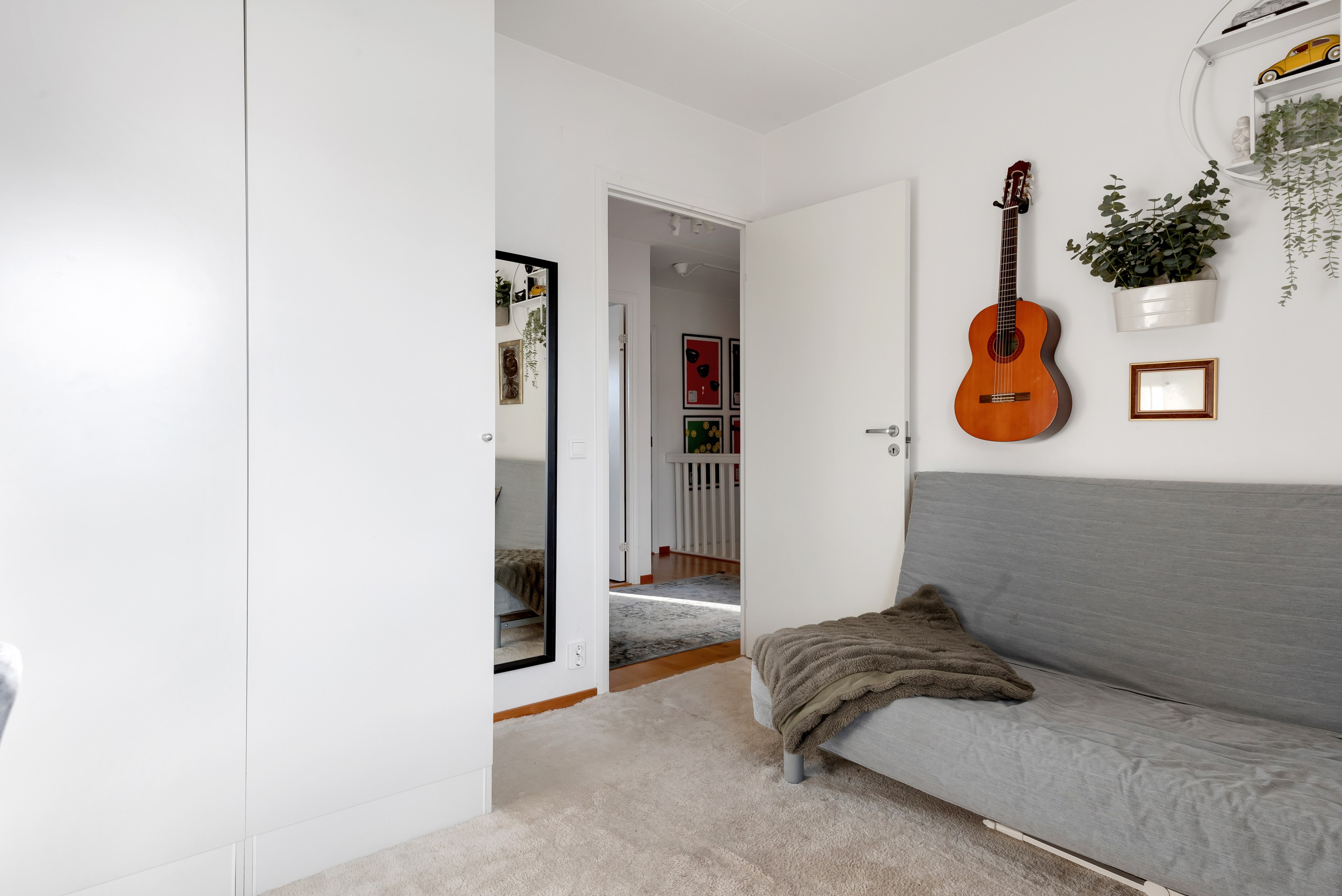 Bostadsbild från Stenhuggarvägen 49, Till salu i Herrhagen, Uppsala