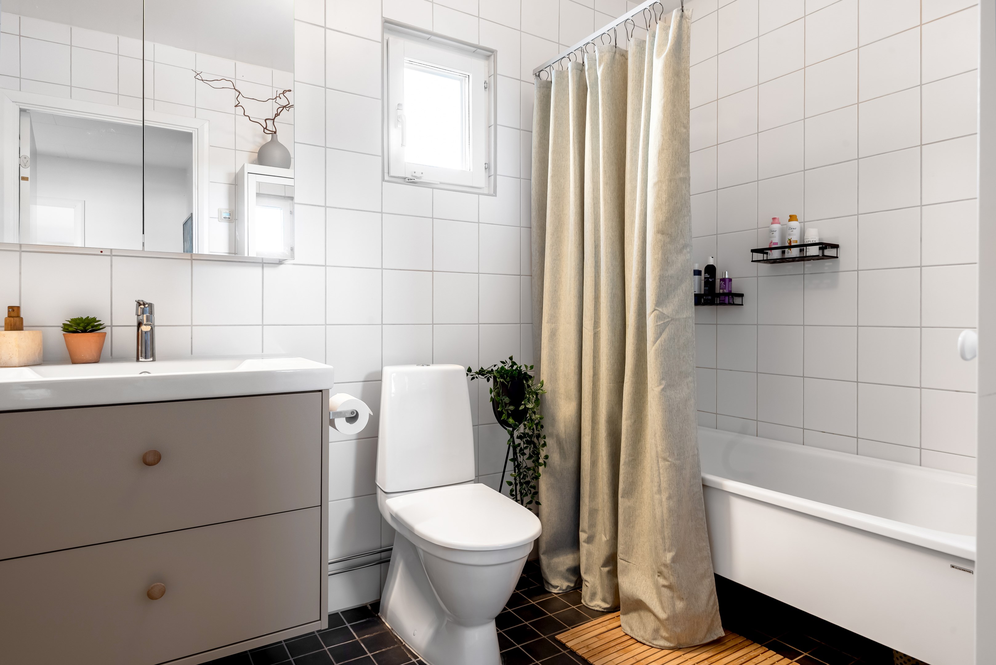 Bostadsbild från Stenhuggarvägen 49, Till salu i Herrhagen, Uppsala