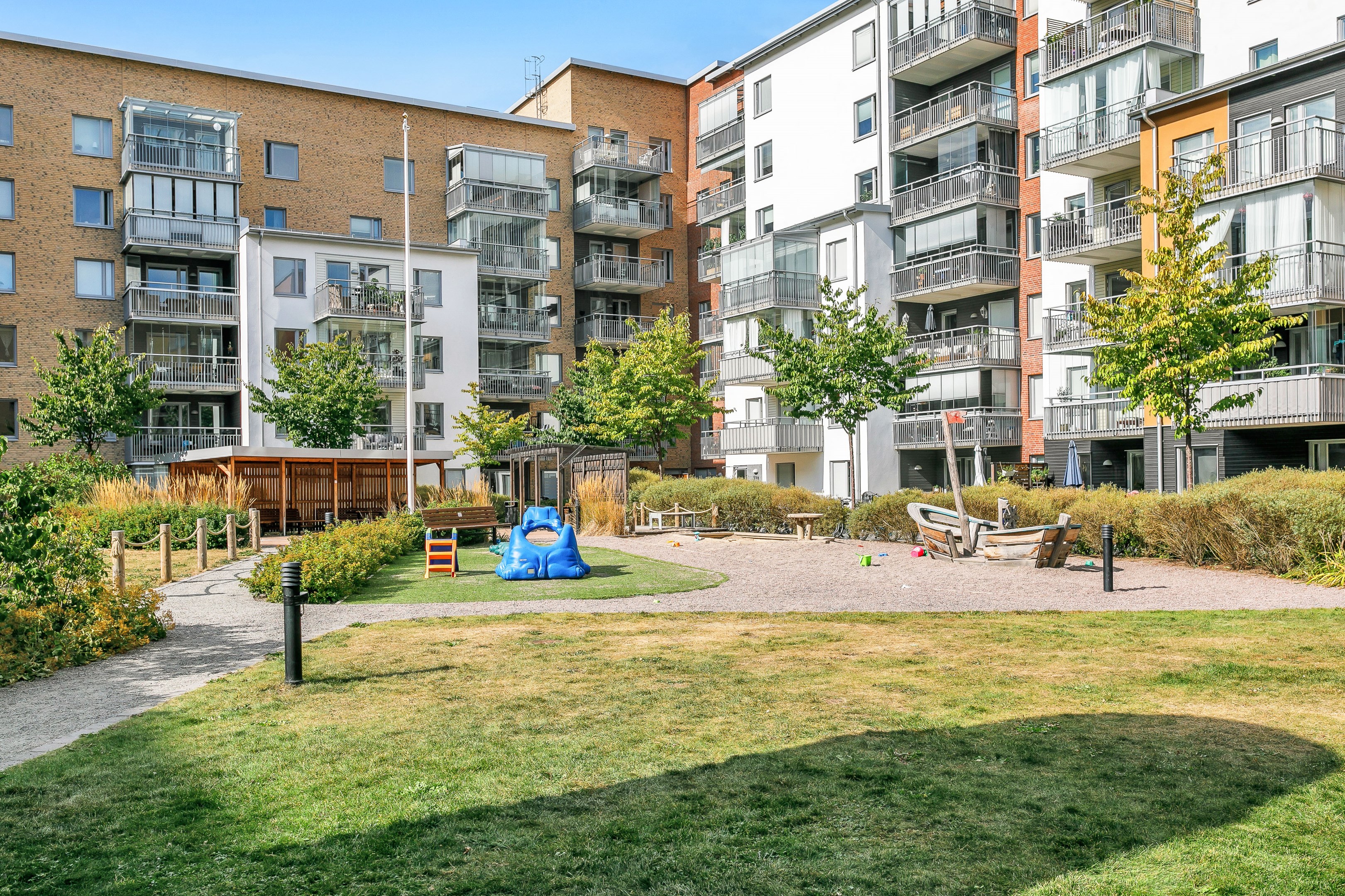 Bostadsbild från Viragatan 9, Till salu i Kungsängen, Uppsala