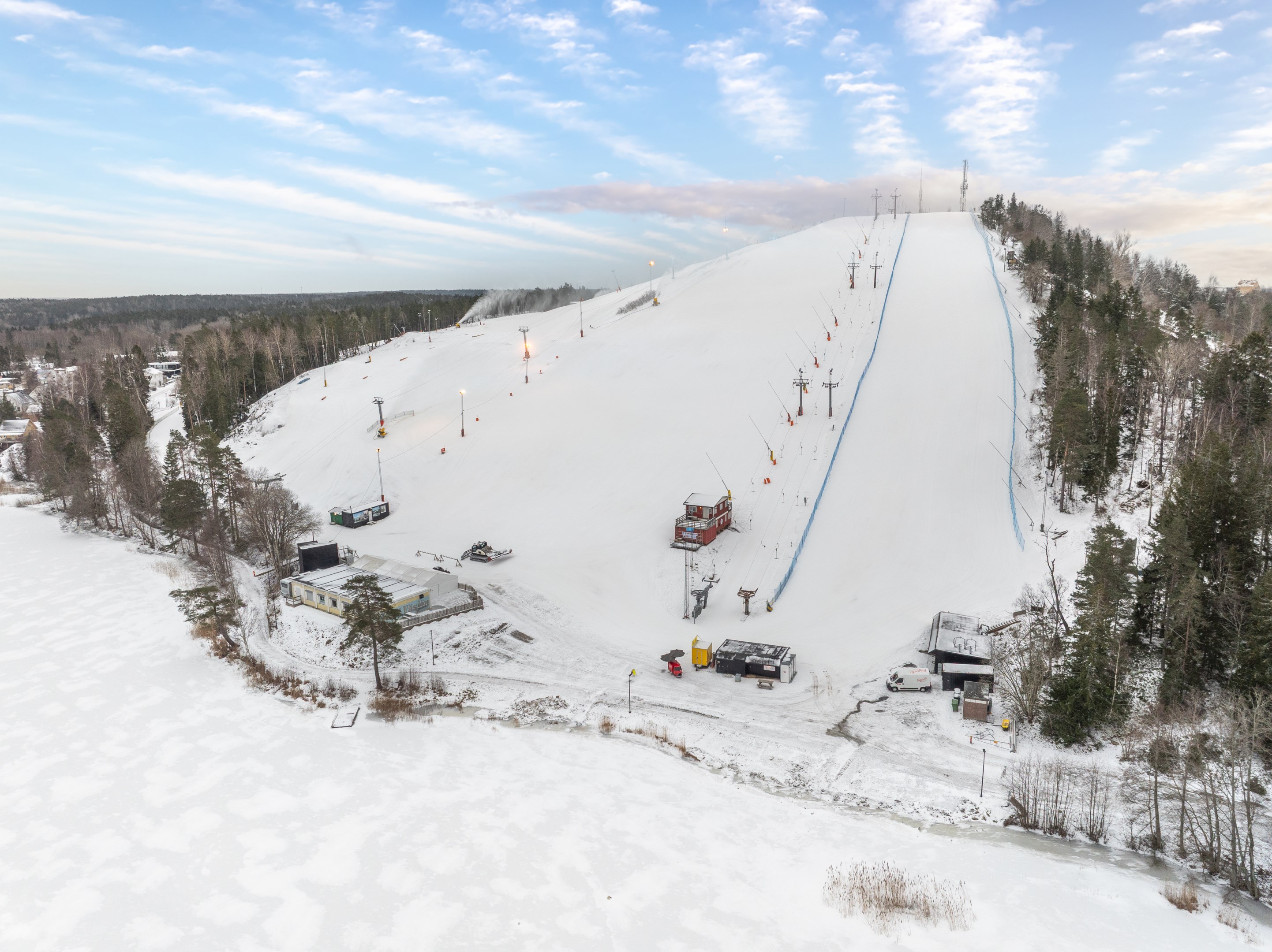 Bostadsbild från Slalomvägen 12, Till salu i Väsjön, Sollentuna