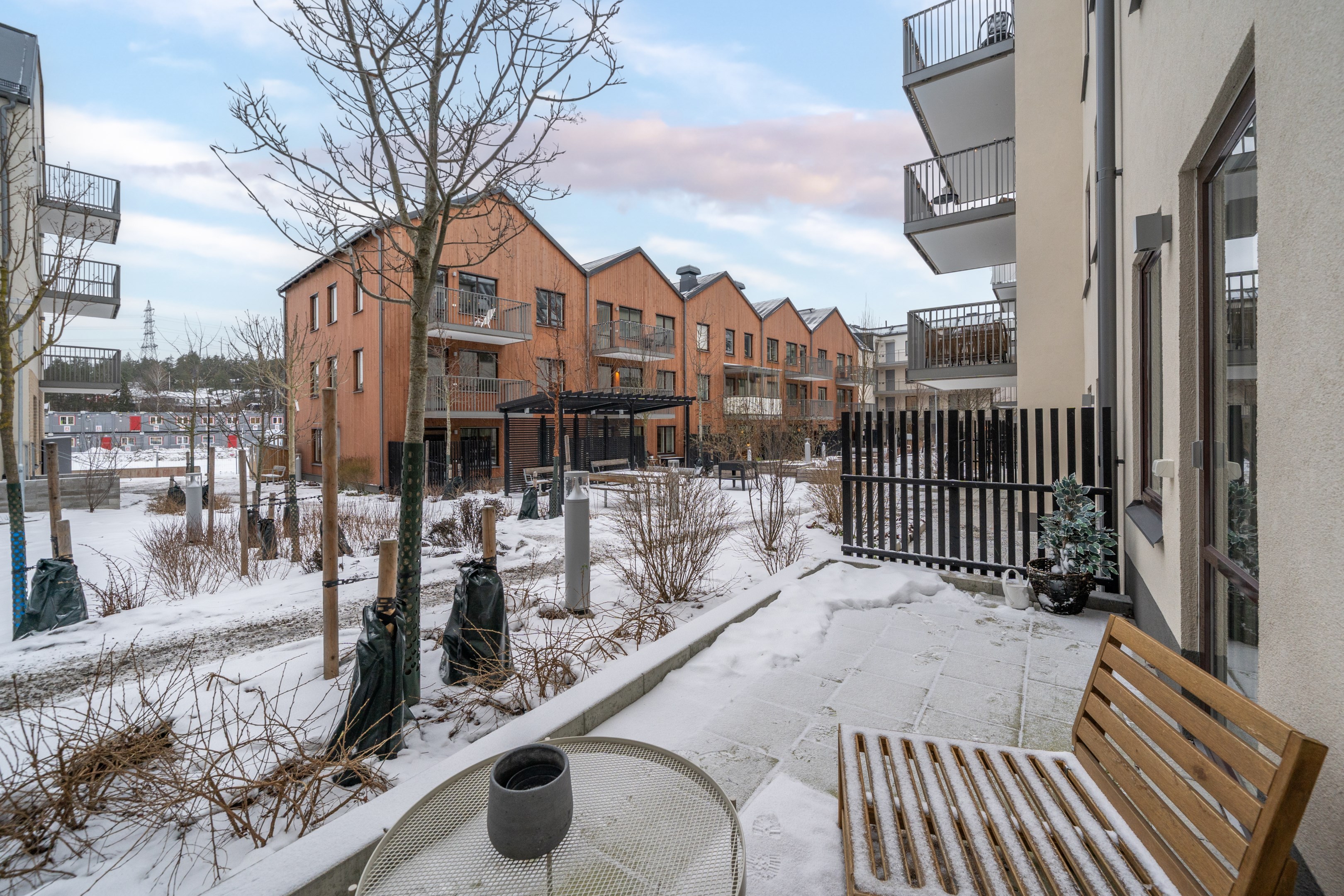 Bostadsbild från Slalomvägen 12, Till salu i Väsjön, Sollentuna