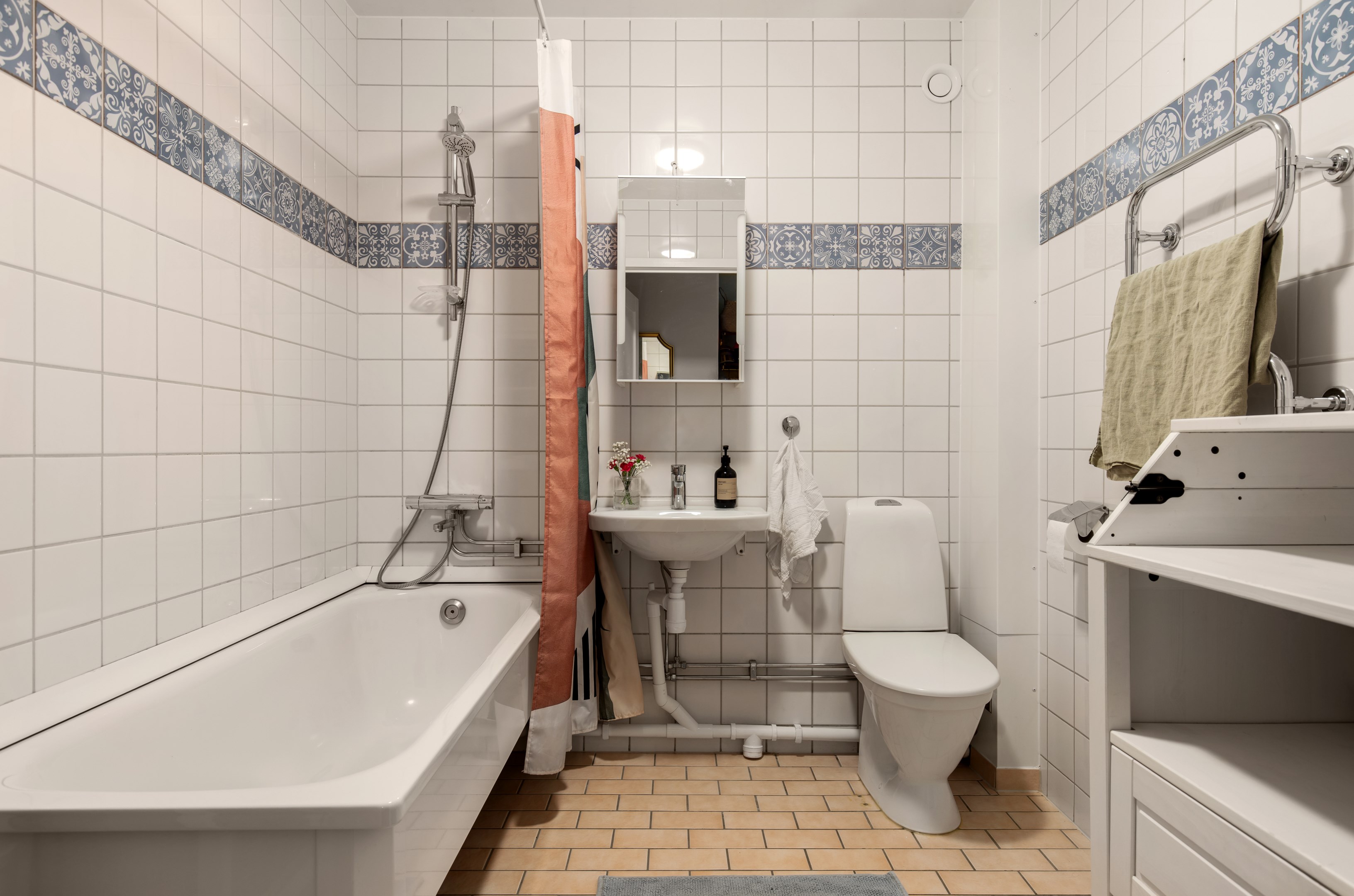 Bostadsbild från Skarpövägen 51, Till salu i Västra Orminge, Nacka