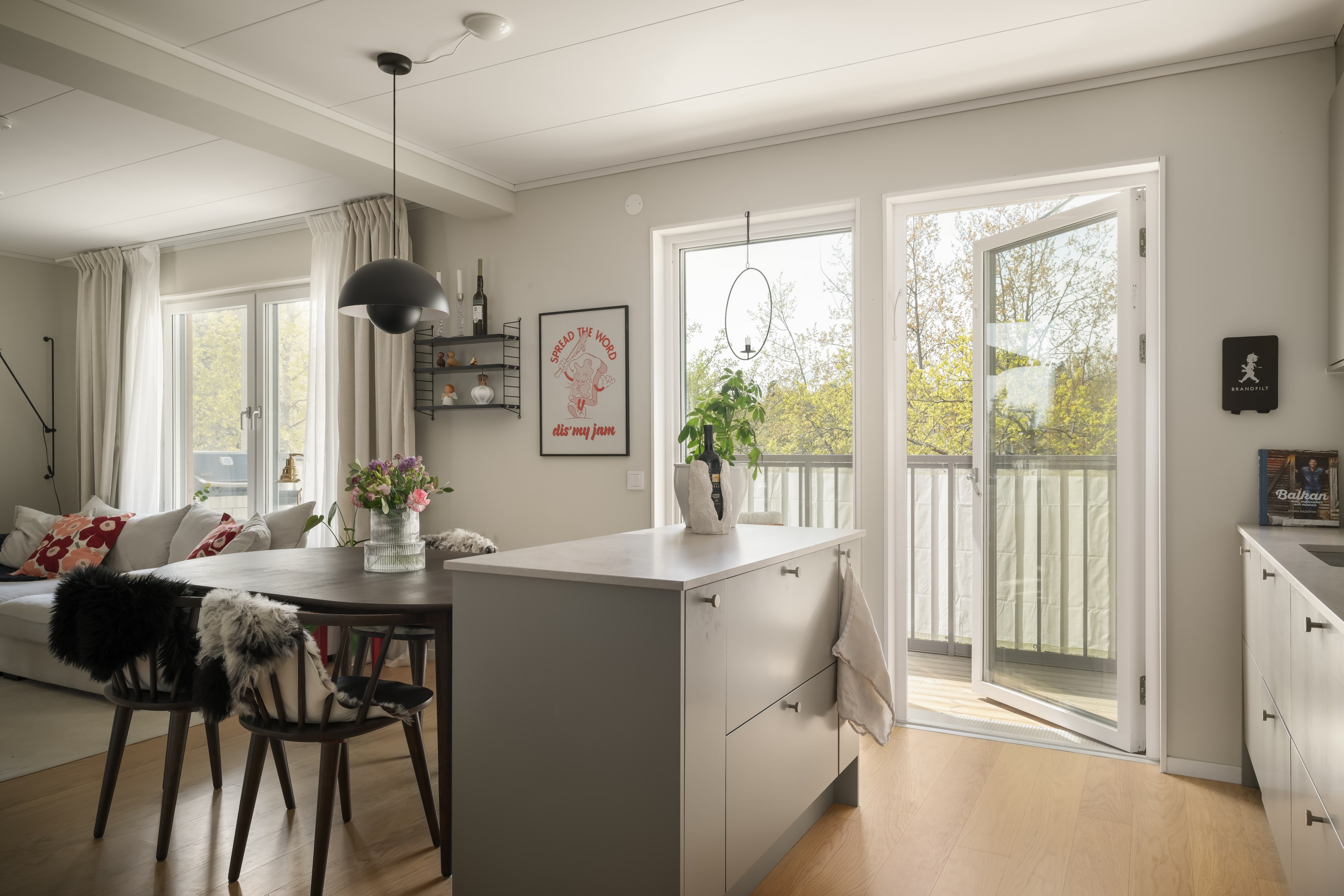 Bostadsbild från Östra Gräsvägen 7, Till salu i Ektorp, Nacka