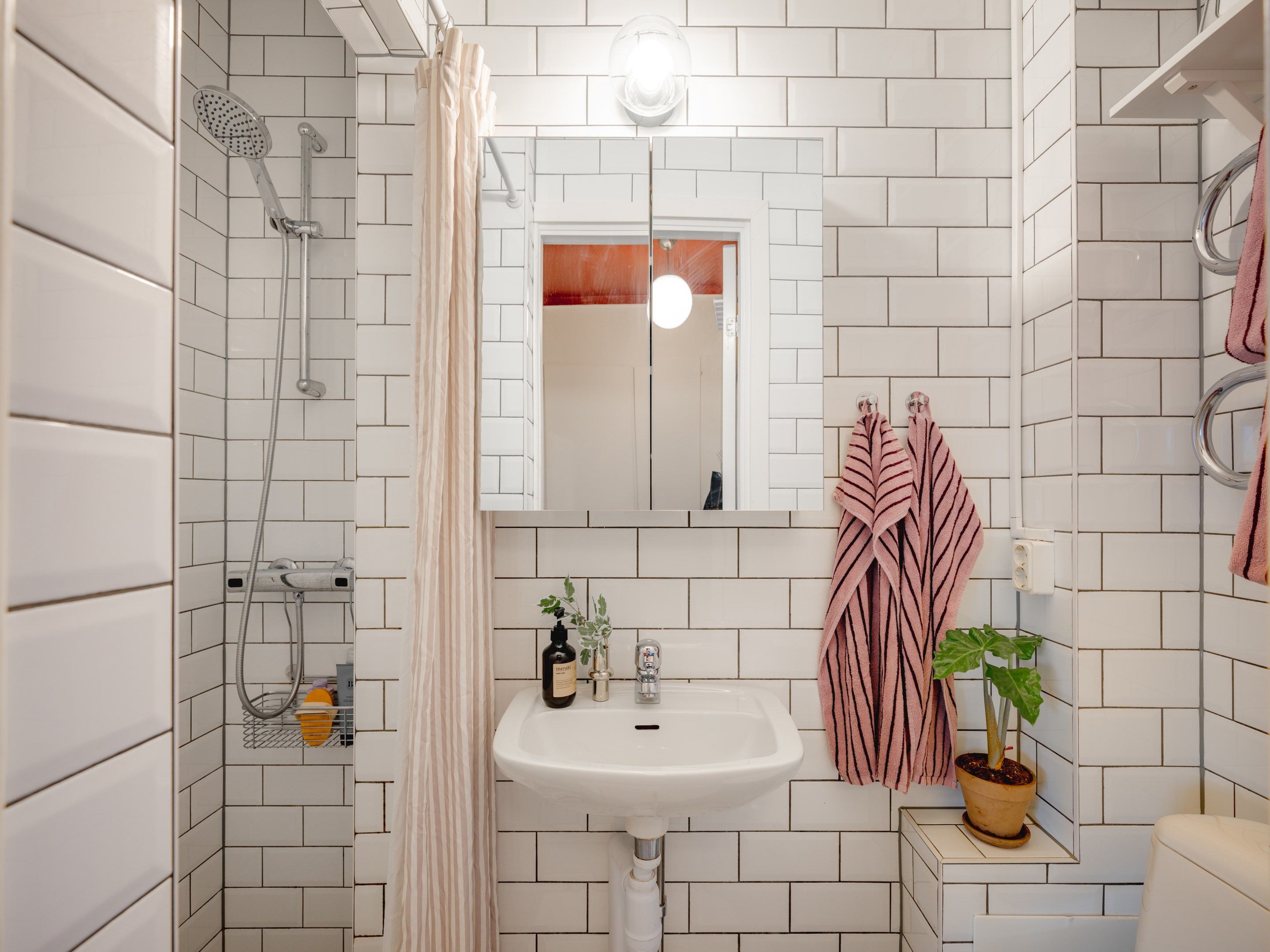 Bostadsbild från Valsbergs gränd 7, Kommande i Midsommarkransen, Stockholm