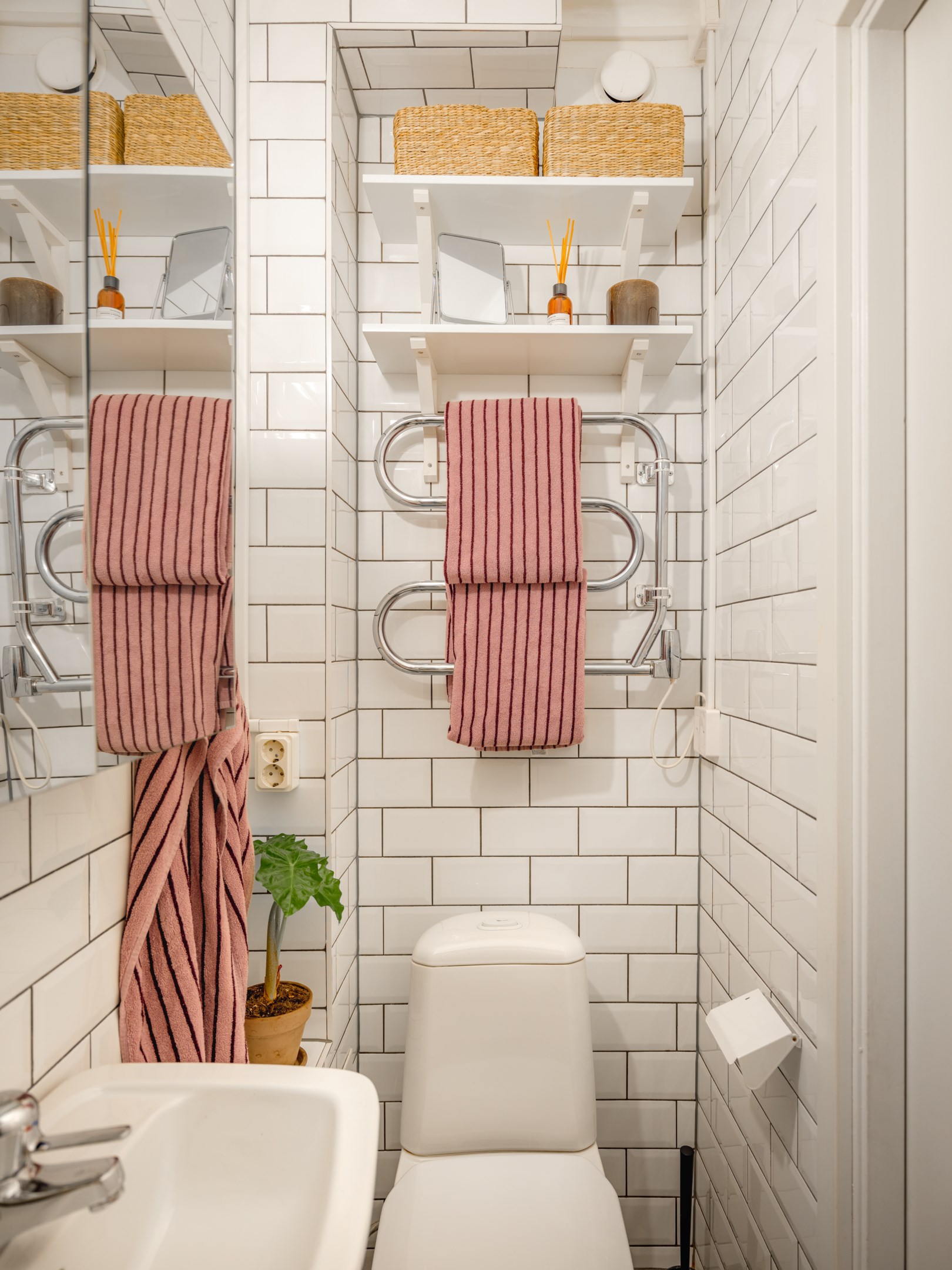 Bostadsbild från Valsbergs gränd 7, Kommande i Midsommarkransen, Stockholm