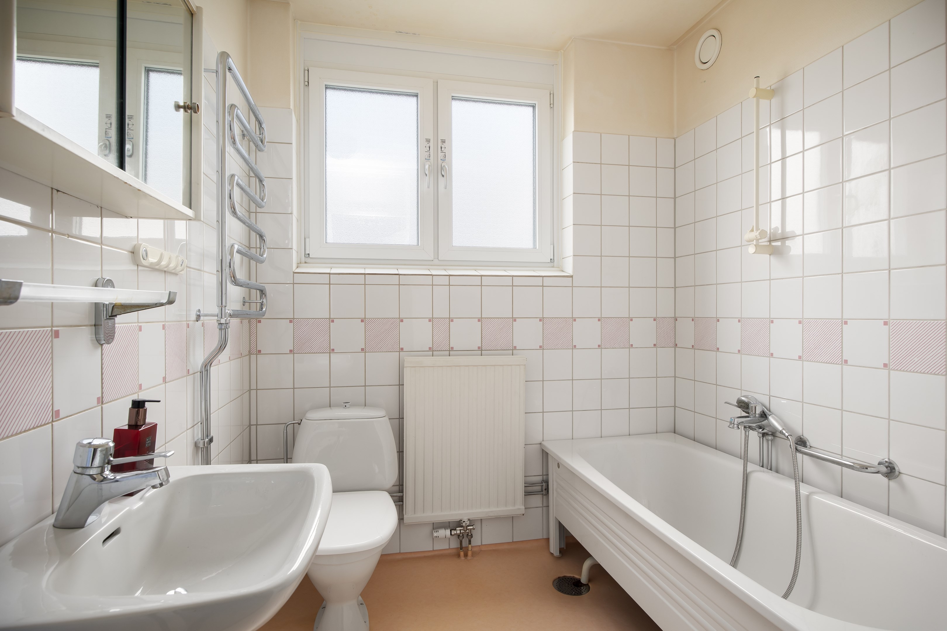 Bostadsbild från Henriksdalsringen 65, Till salu i Henriksdalsberget, Nacka