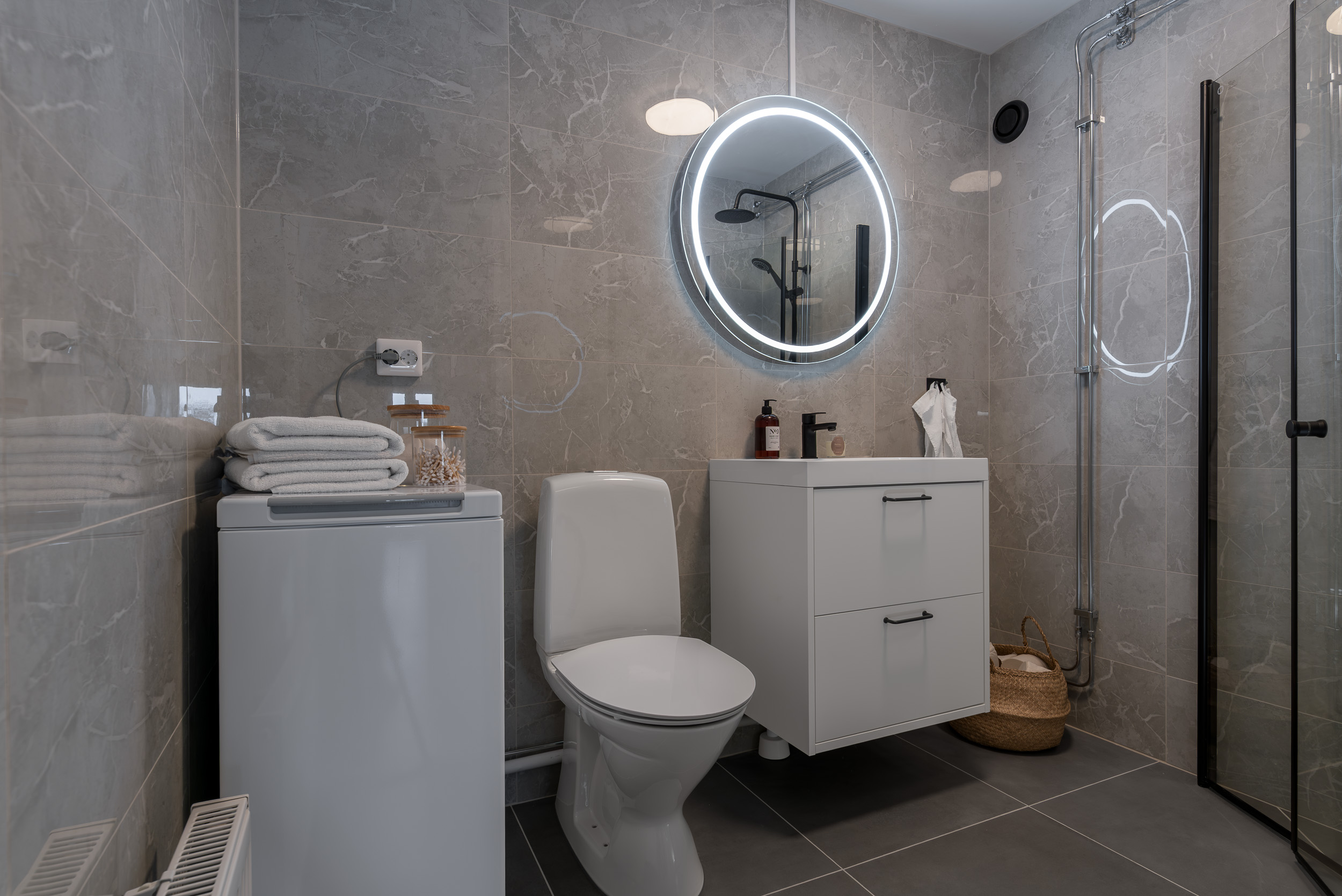 Bostadsbild från Släggkastargatan 16, Till salu i Rönnby, Västerås