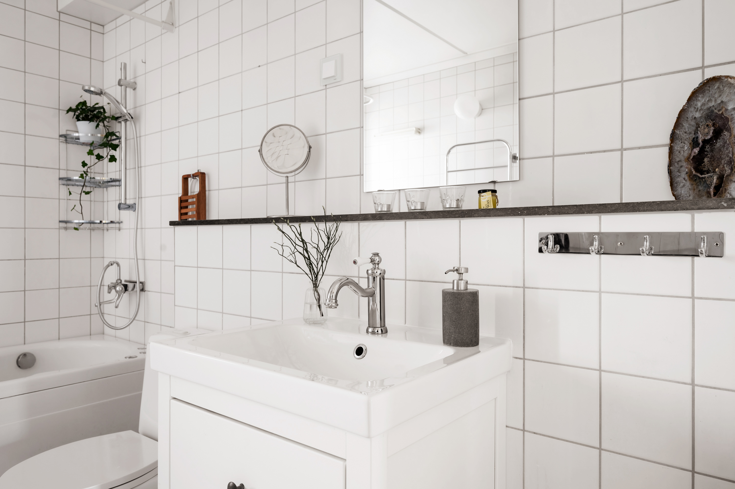 Bostadsbild från Slottsvägen 12, Till salu i Haga, Norra, Solna