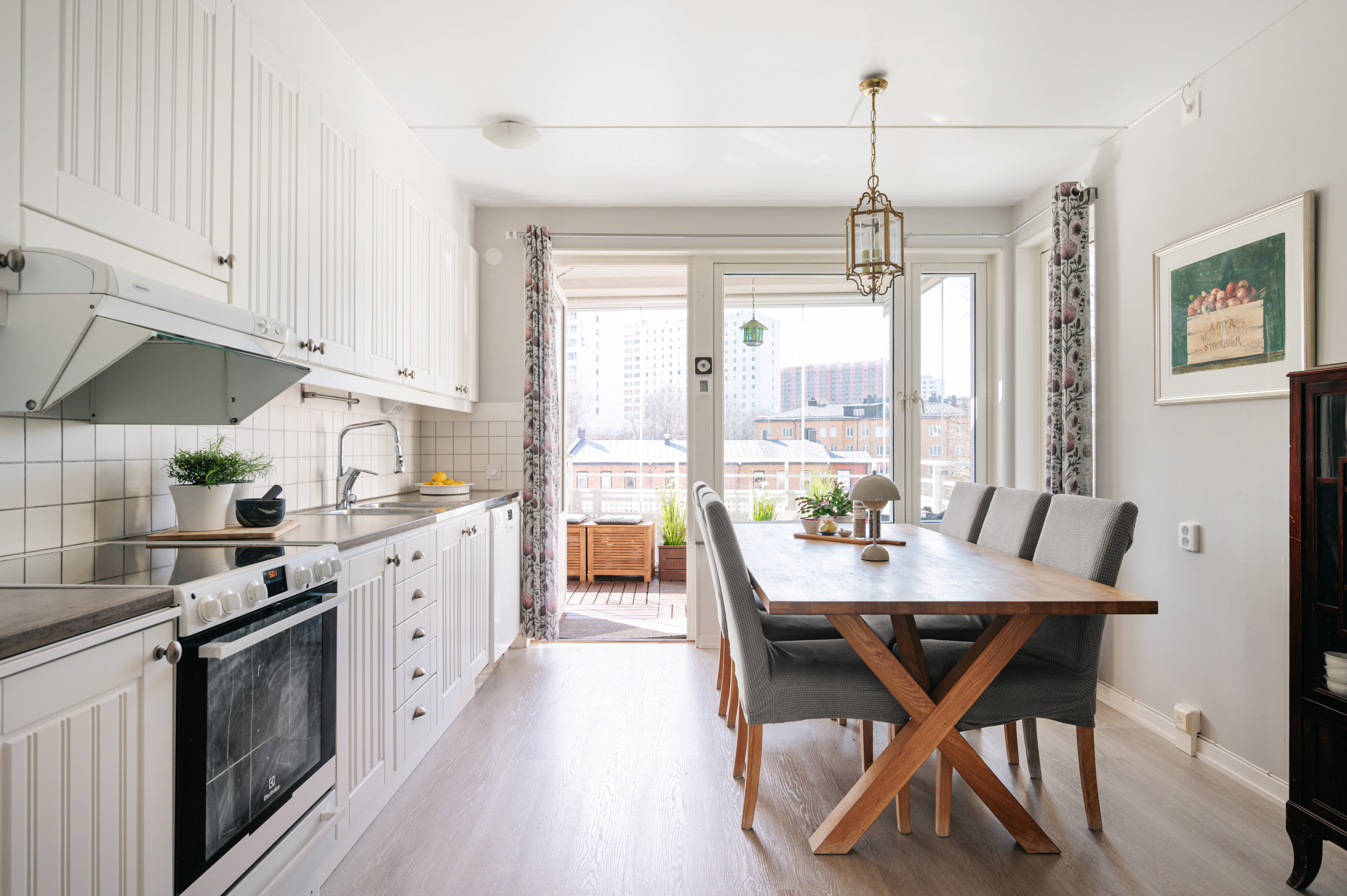 Bostadsbild från Slottsvägen 12, Till salu i Haga, Norra, Solna