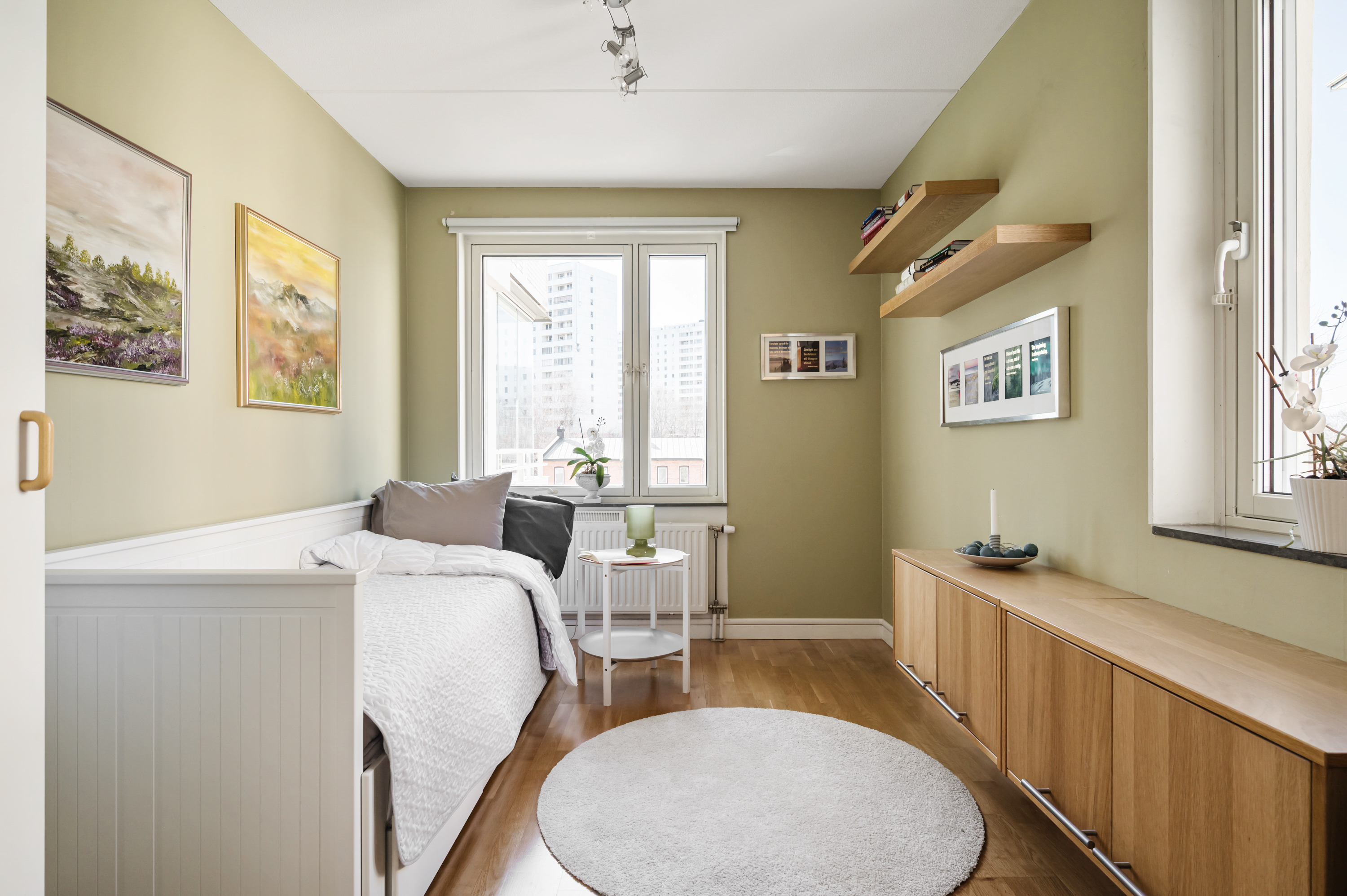 Bostadsbild från Slottsvägen 12, Till salu i Haga, Norra, Solna