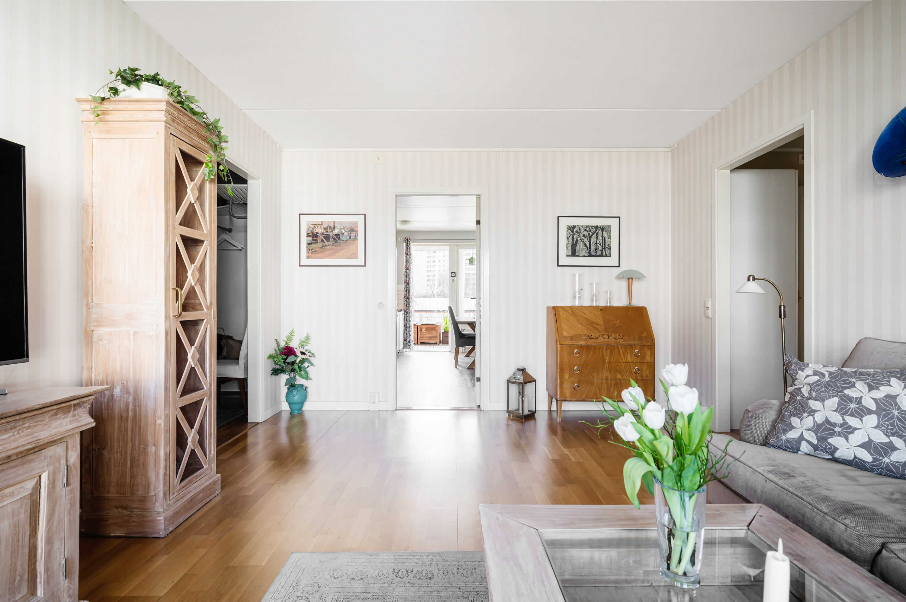 Bostadsbild från Slottsvägen 12, Till salu i Haga, Norra, Solna