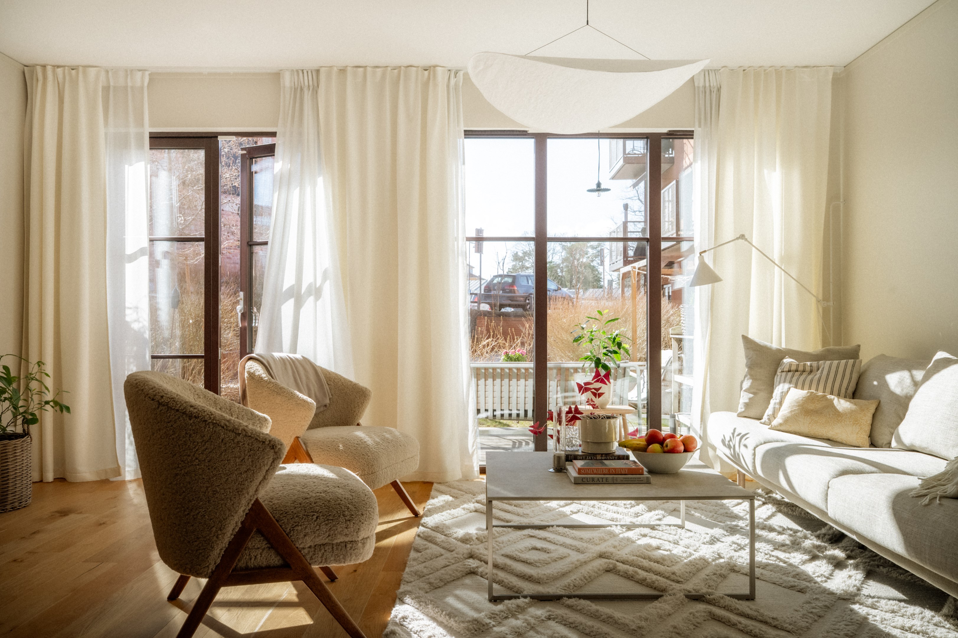 Här samsas generösa umgängesytor med praktiska funktioner - allt i perfekt harmoni