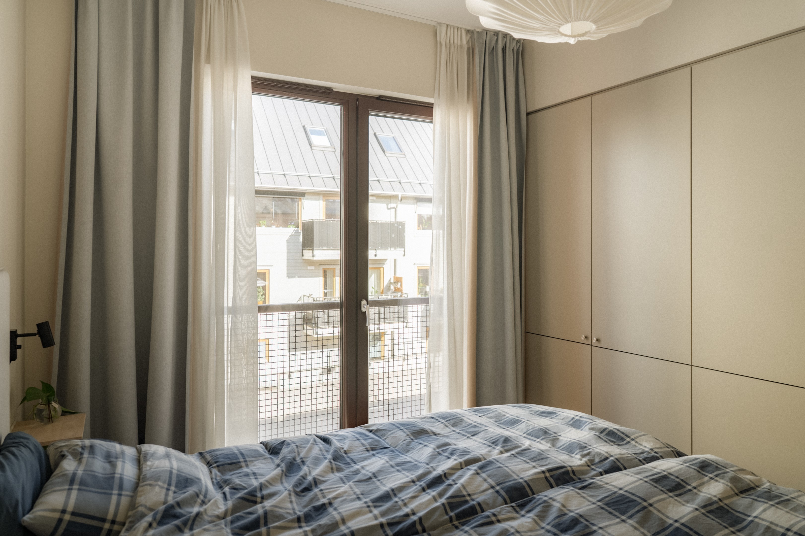 Föräldrasovrum med härligt ljusinsläpp & fransk balkong