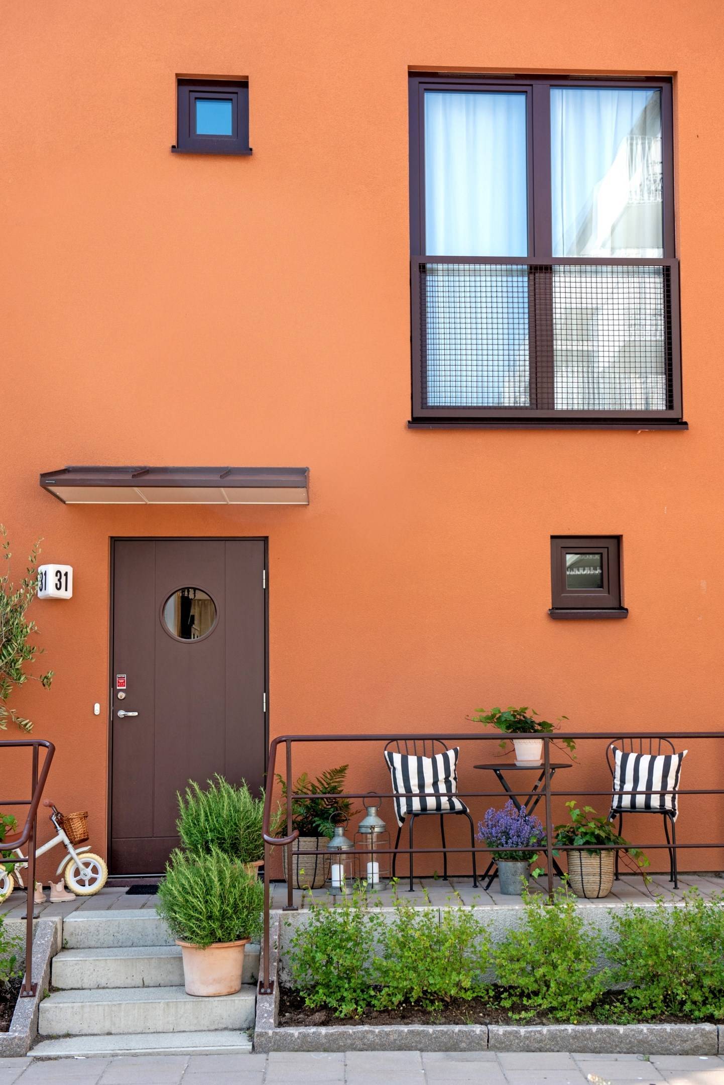 Uteplats på husets framsida