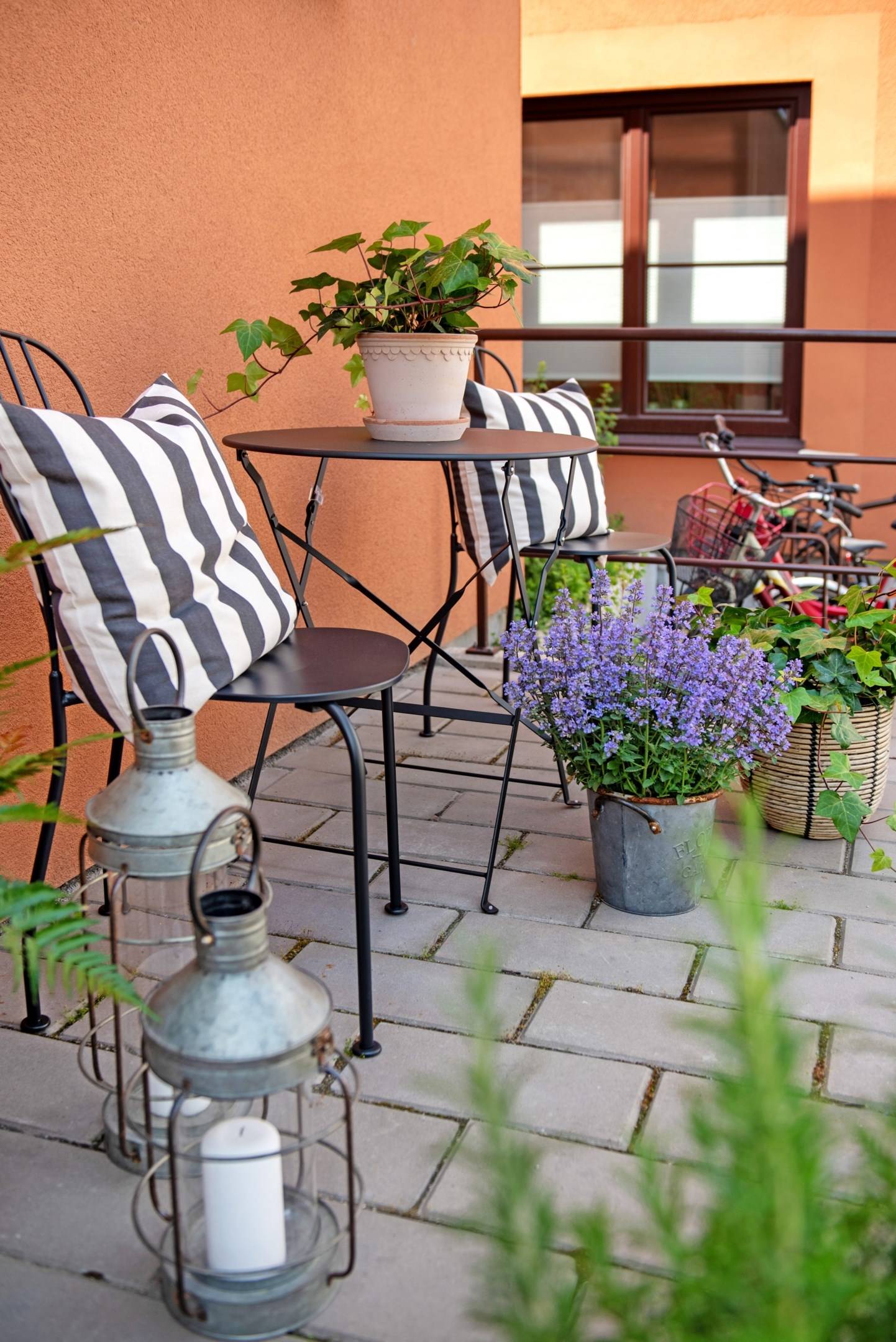 Uteplats på husets framsida