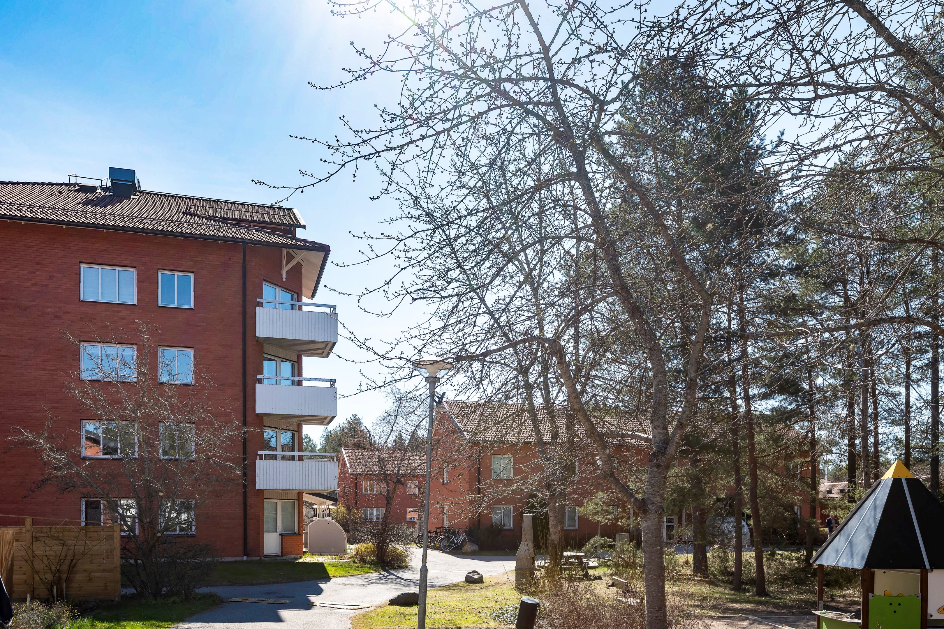 Bostadsbild från Smålandsvägen 1, Till salu i Sävja, Uppsala