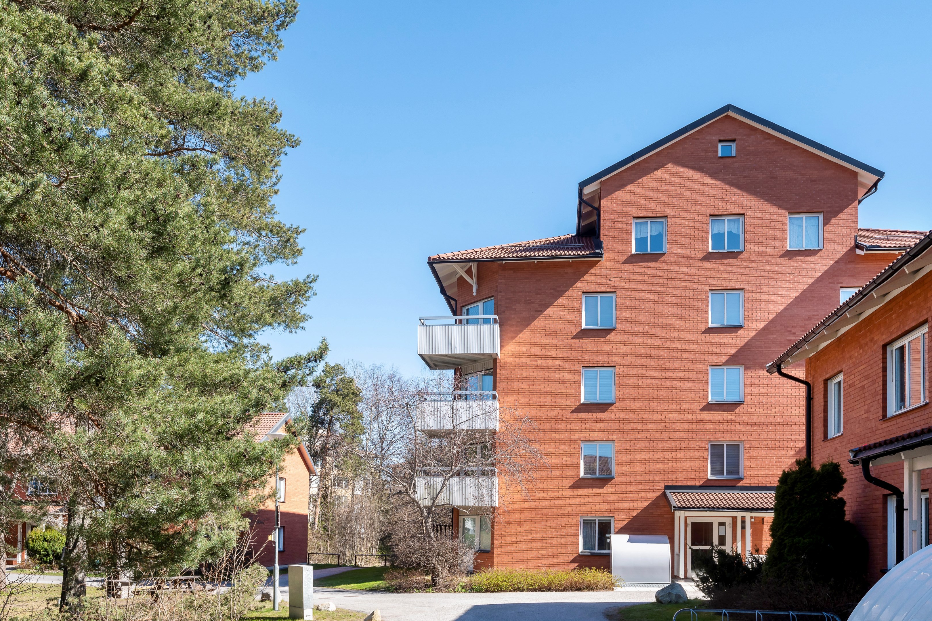 Bostadsbild från Smålandsvägen 1, Till salu i Sävja, Uppsala