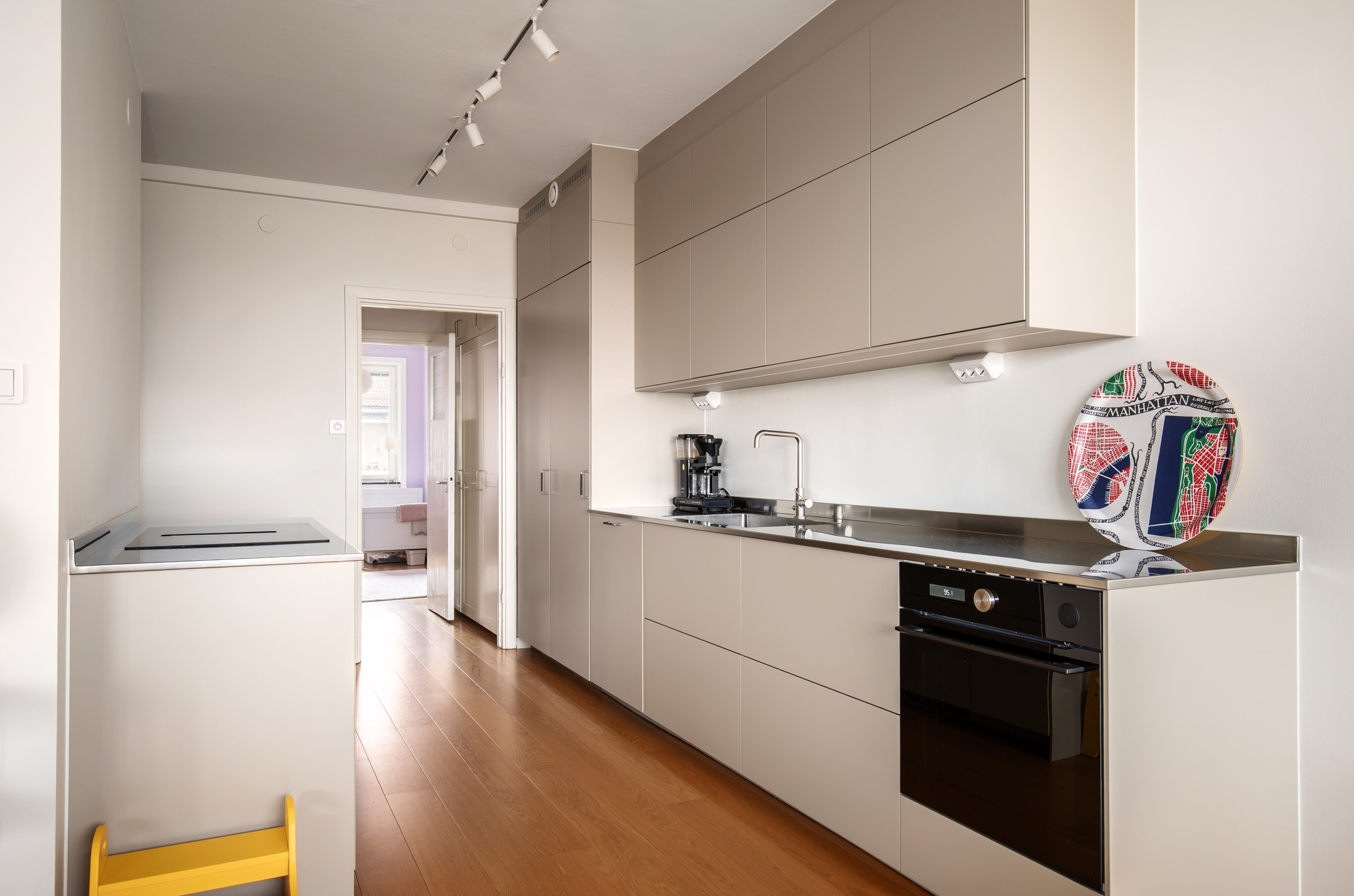Bostadsbild från Strålgatan 8, Till salu i Lilla Essingen, Stockholm