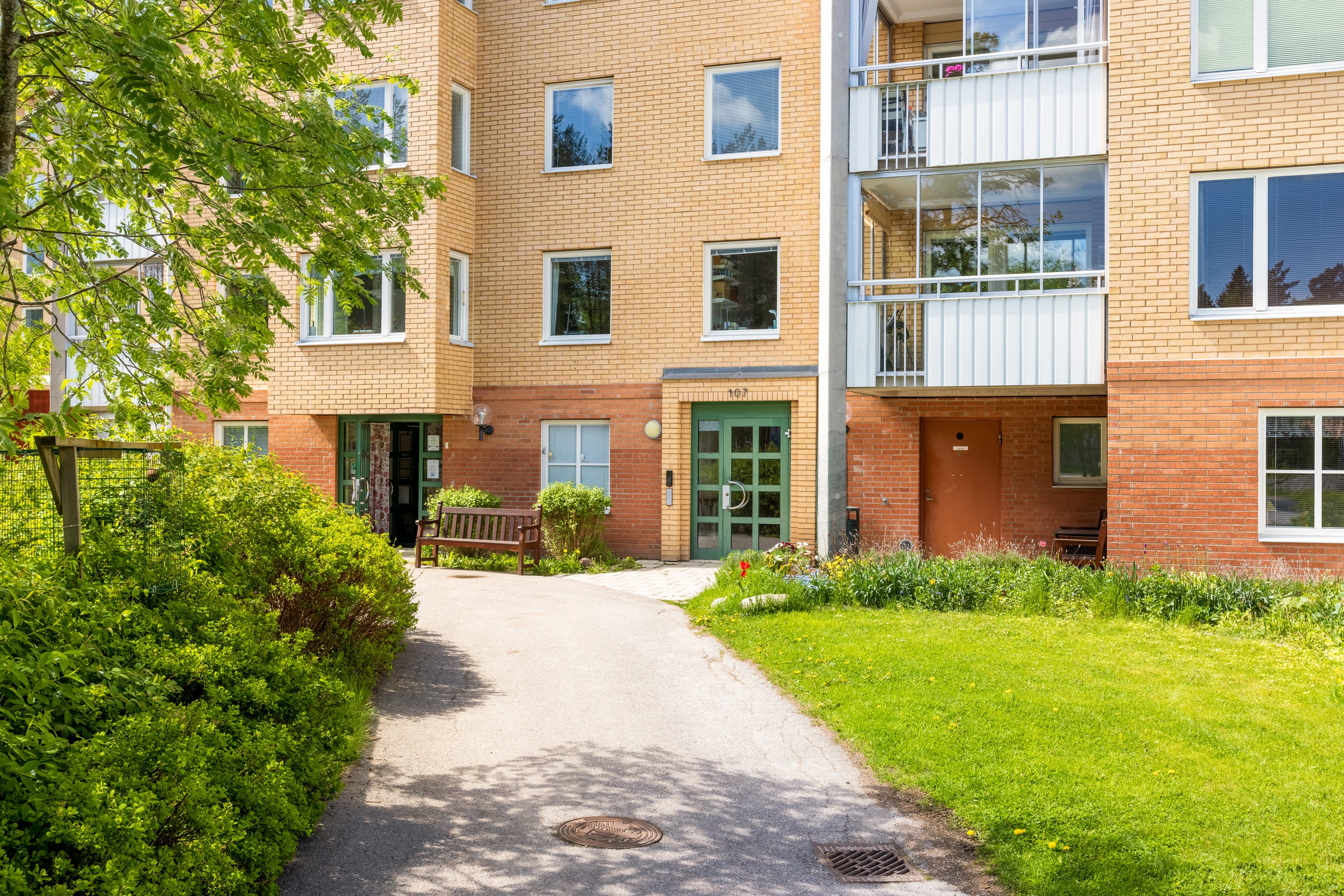 Bostadsbild från Stenbrohultsvägen 107, Till salu i Sävja, Uppsala