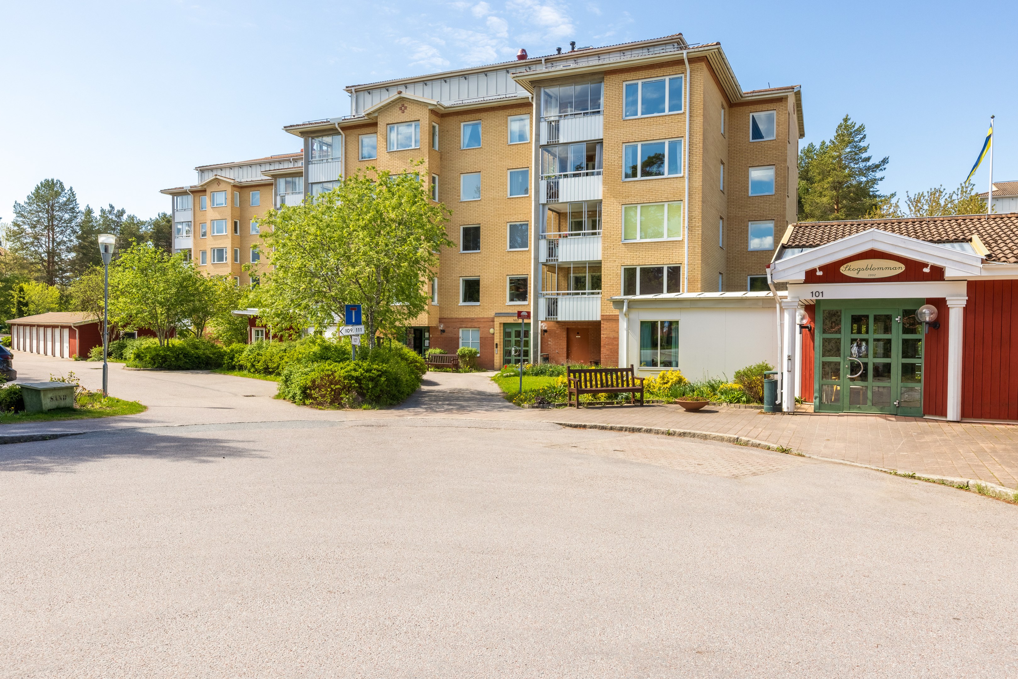 Bostadsbild från Stenbrohultsvägen 107, Till salu i Sävja, Uppsala