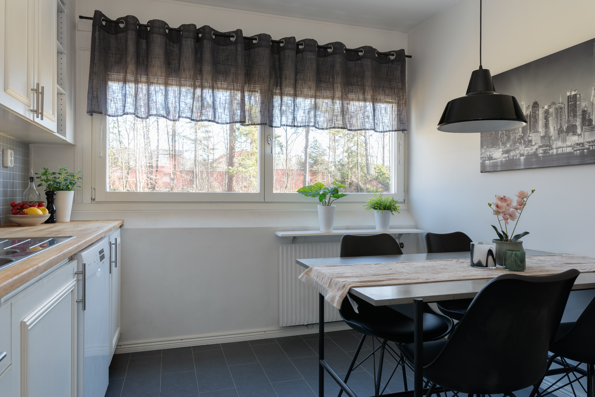 Bostadsbild från Norra Skjutbanegatan 18B, Till salu i Haga, Västerås