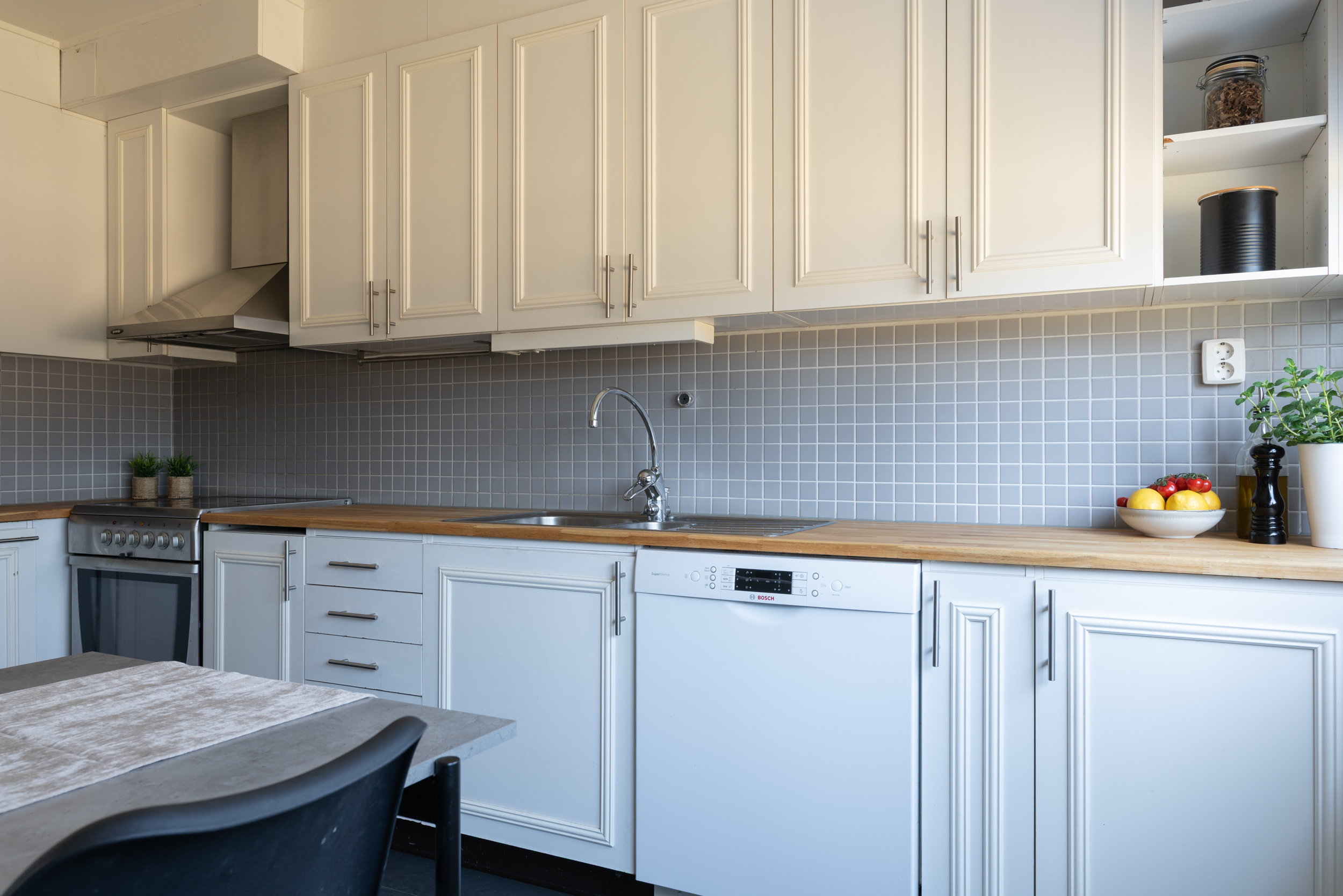 Bostadsbild från Norra Skjutbanegatan 18B, Till salu i Haga, Västerås