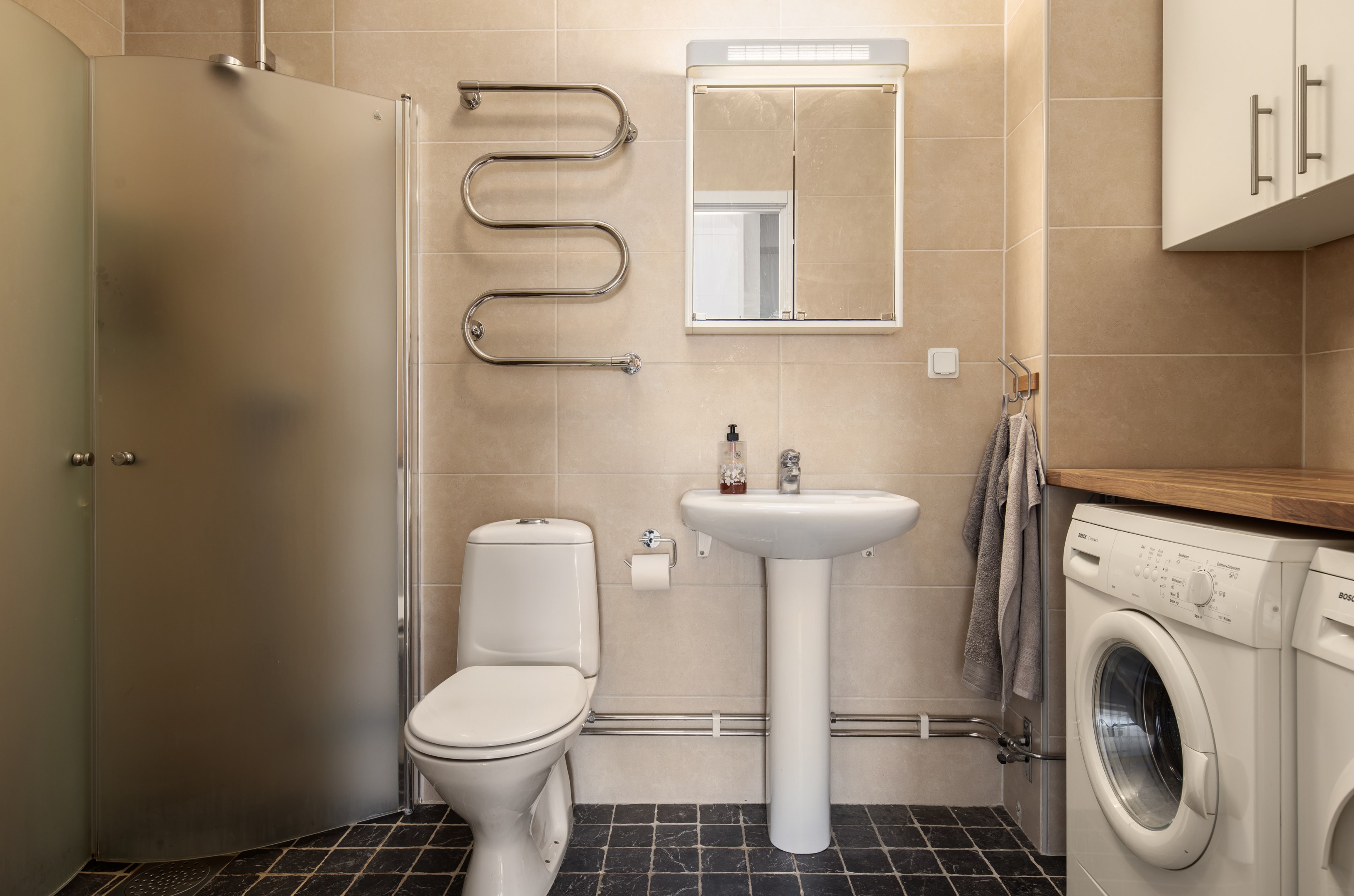 Bostadsbild från Tallidsvägen 2, 4/4tr, Till salu i Finntorp, Nacka