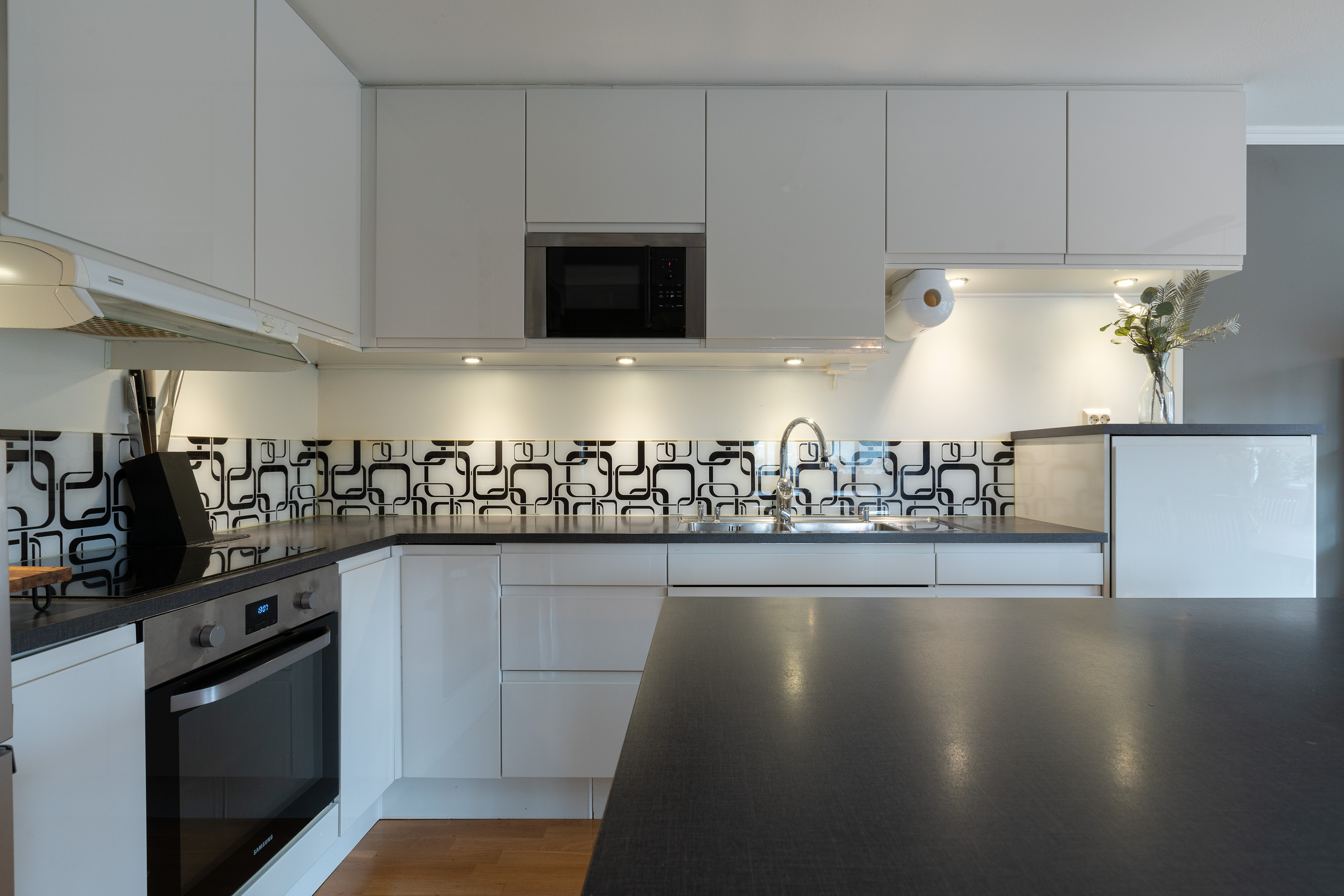 Bostadsbild från Solskensvägen 19, Till salu i Östra Tullingeberg, Botkyrka