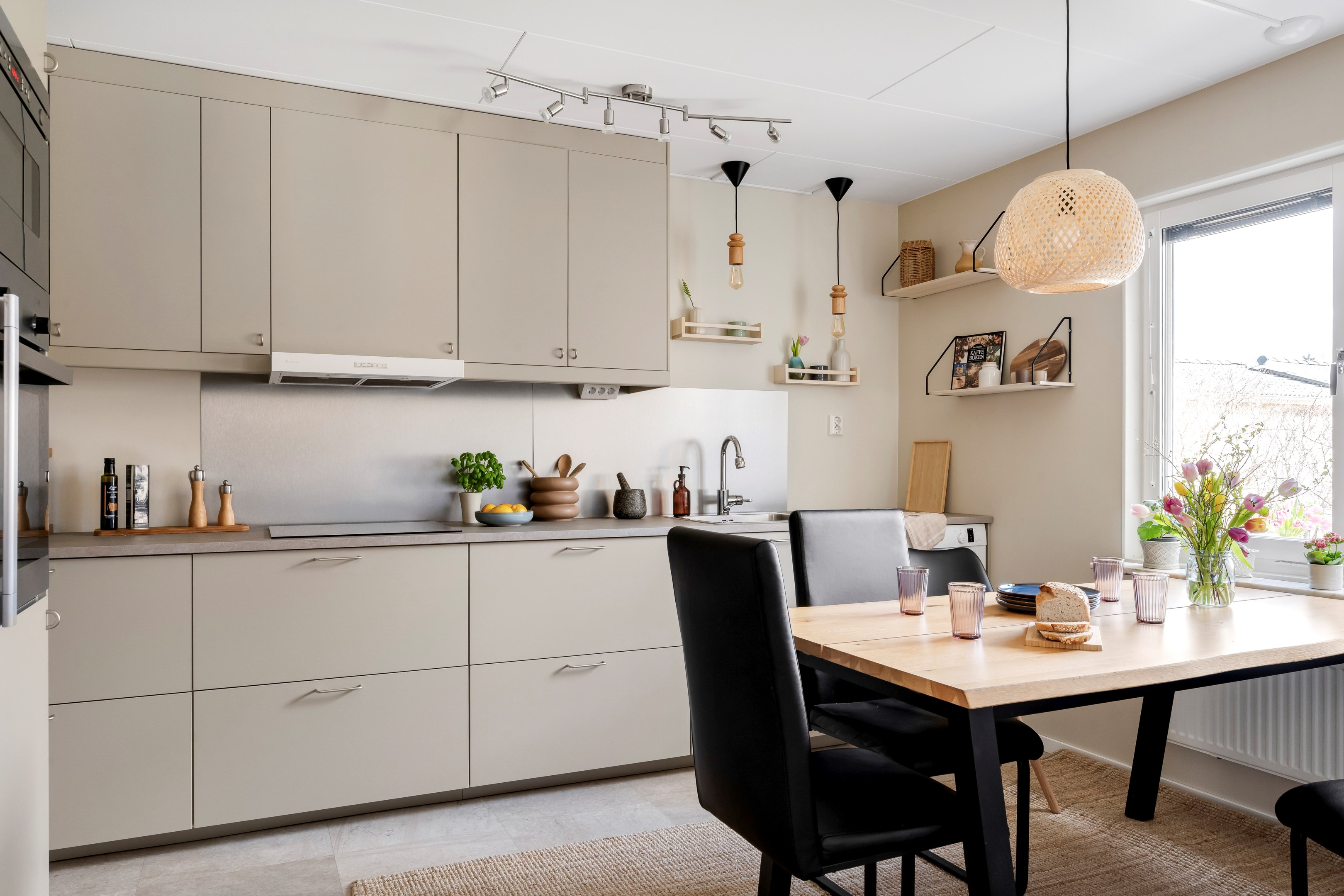 Bostadsbild från Stenrösvägen 97, Till salu i Stenhagen, Uppsala