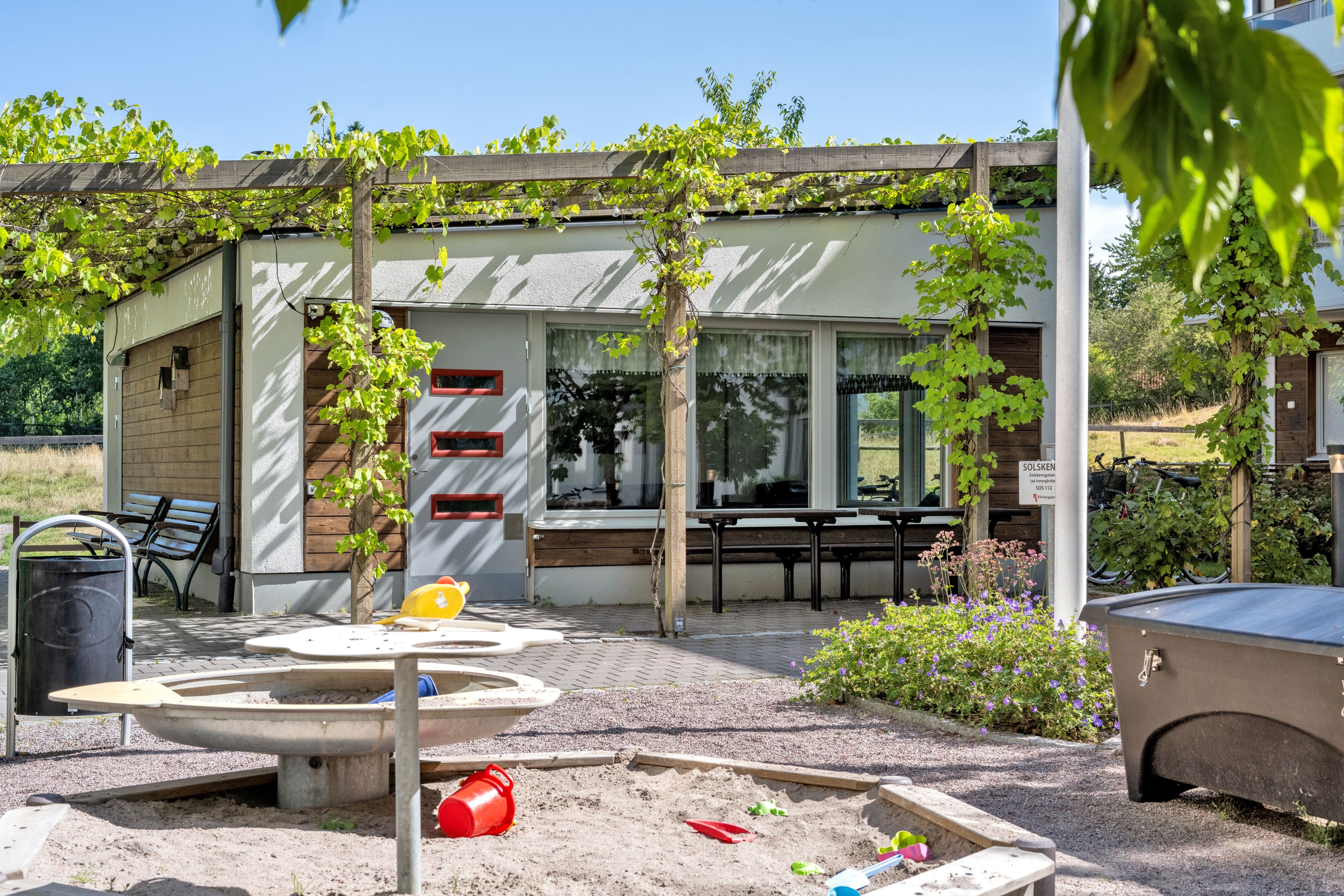 Bostadsbild från Solskensgatan 11, Till salu i Gränby, Uppsala