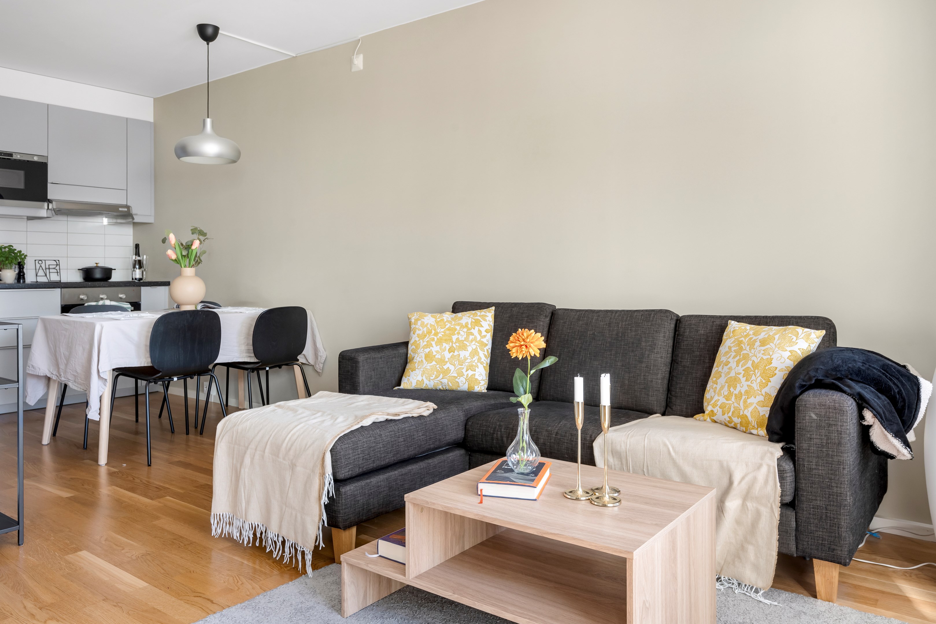 Bostadsbild från Råbyvägen 57H, Till salu i Gränby, Uppsala