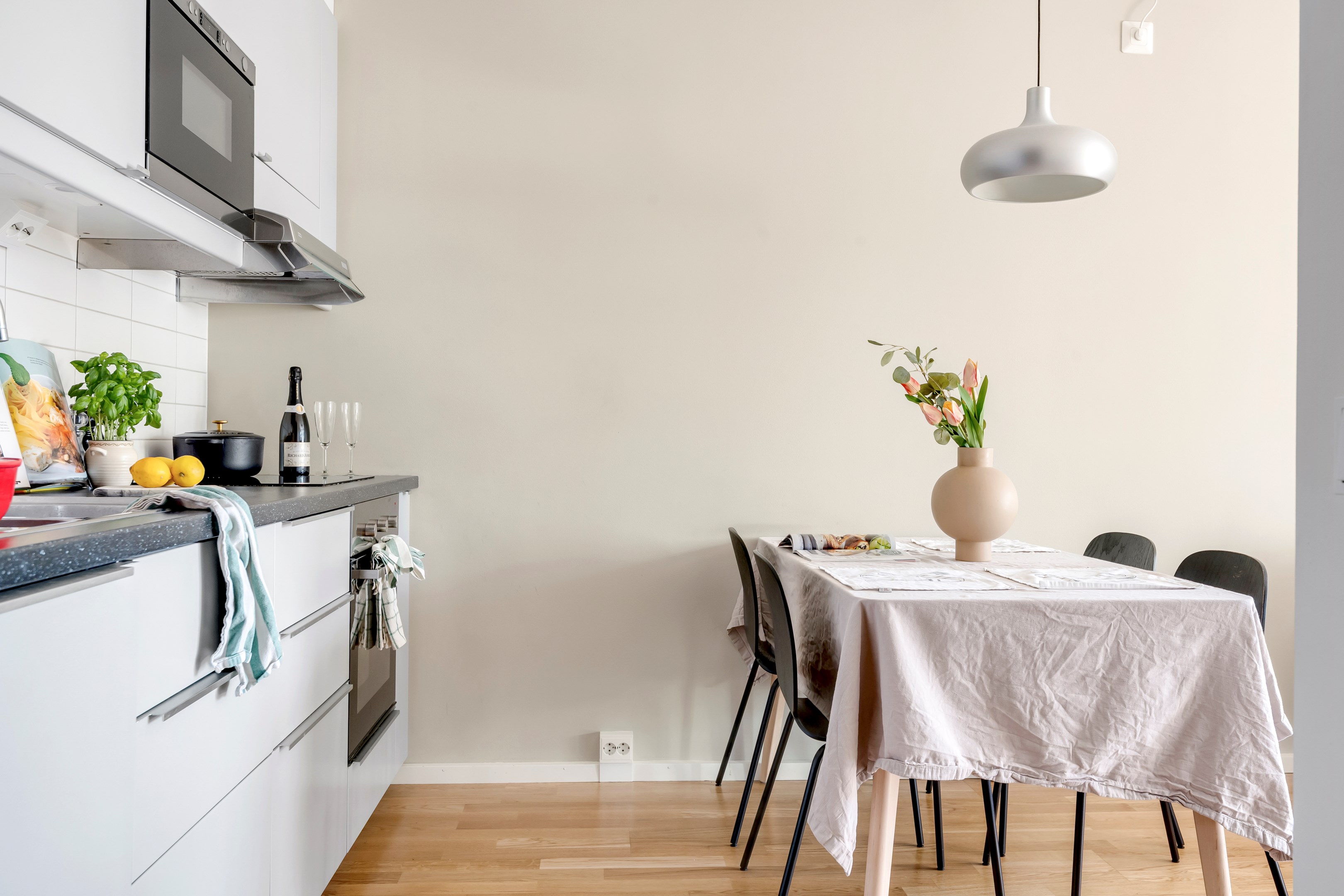 Bostadsbild från Råbyvägen 57H, Till salu i Gränby, Uppsala