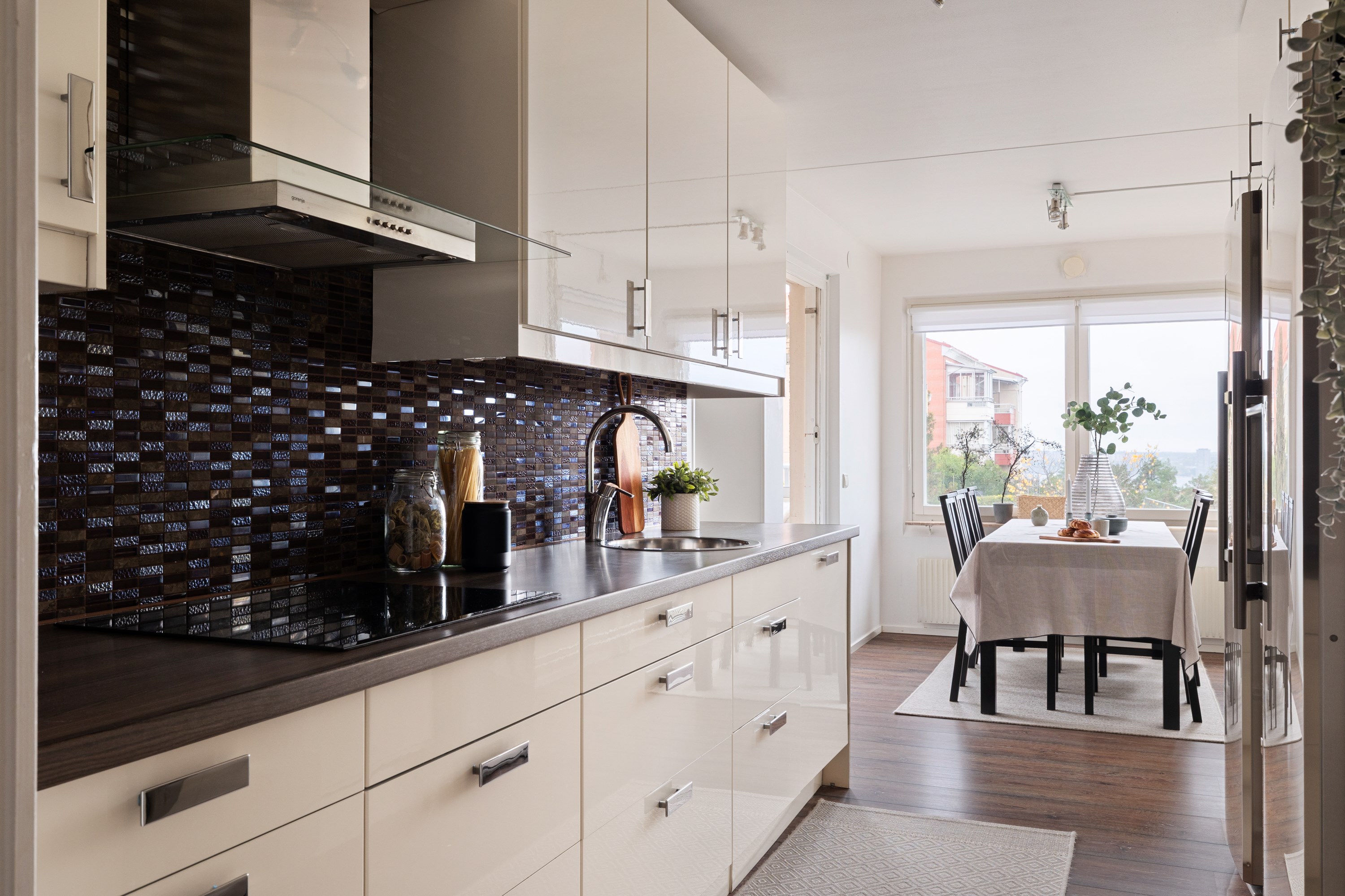 Bostadsbild från Landåvägen 77, Till salu i Jarlaberg, Nacka