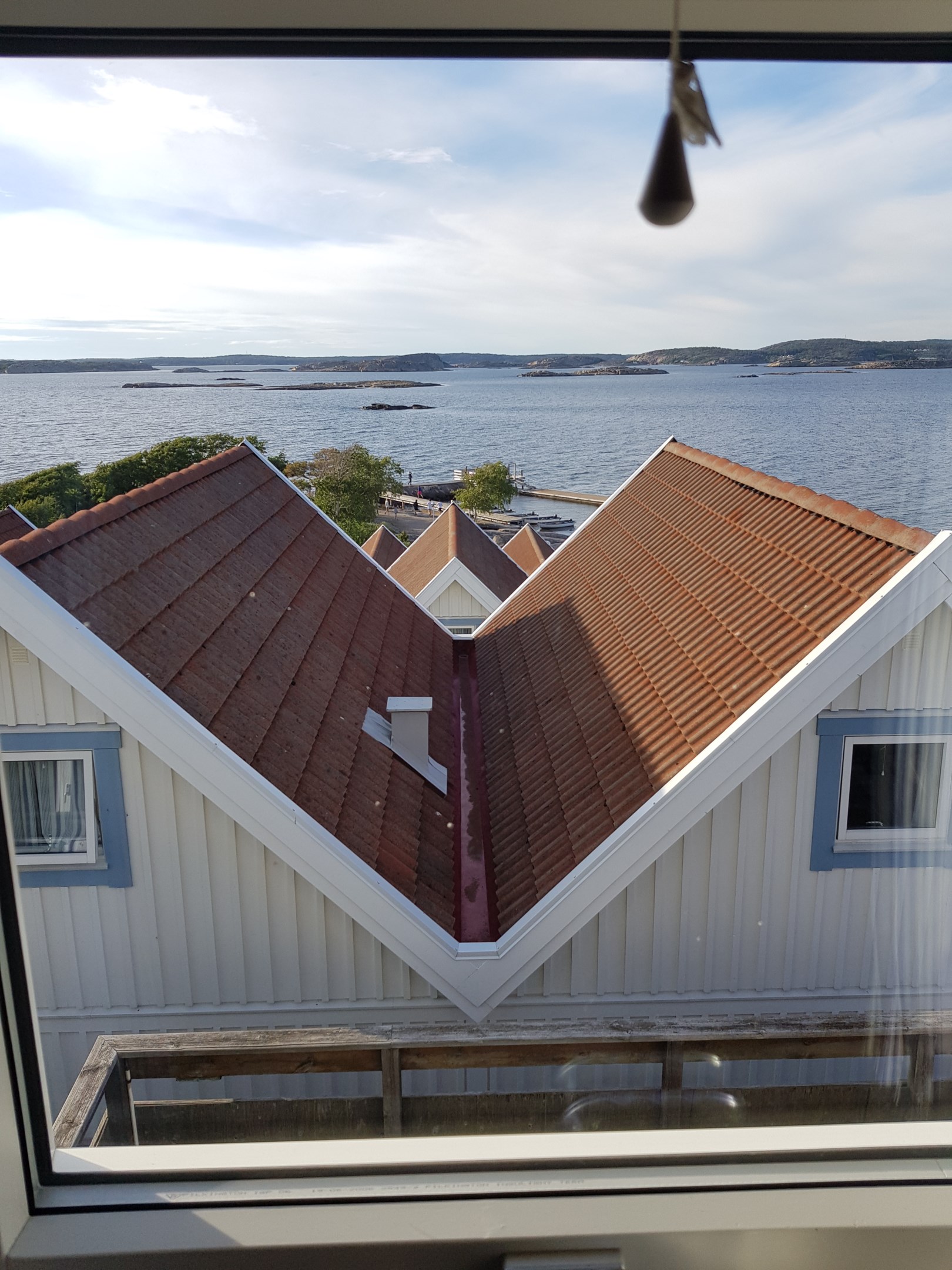Här bor du i en genuin fiskeläge omgiven av havet