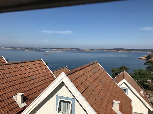 Utsikt takåsar milsvid hav