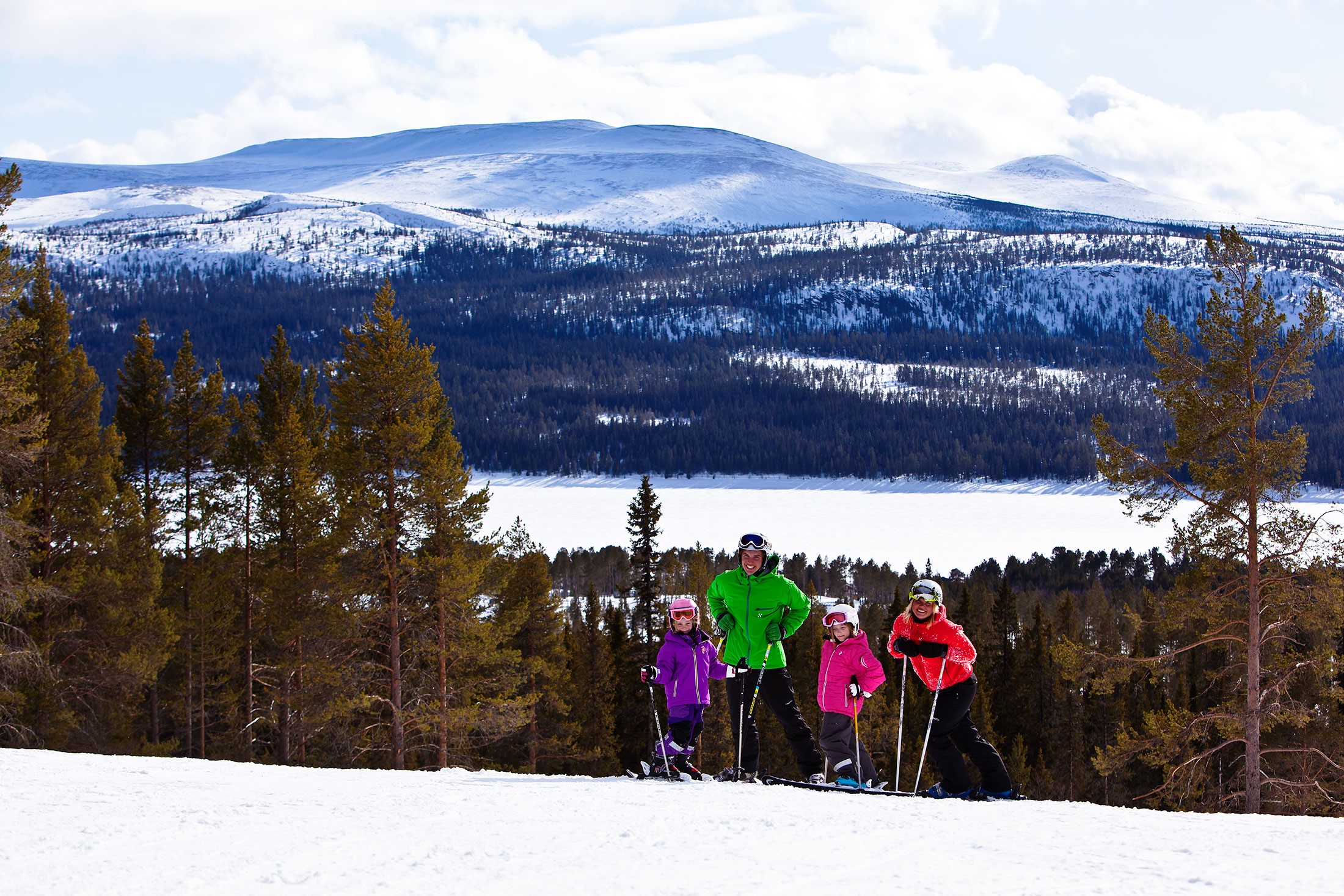 Vårvinter familjära Fjällvattnet