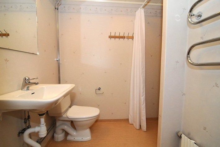 Badrum, dusch, handdukstork..