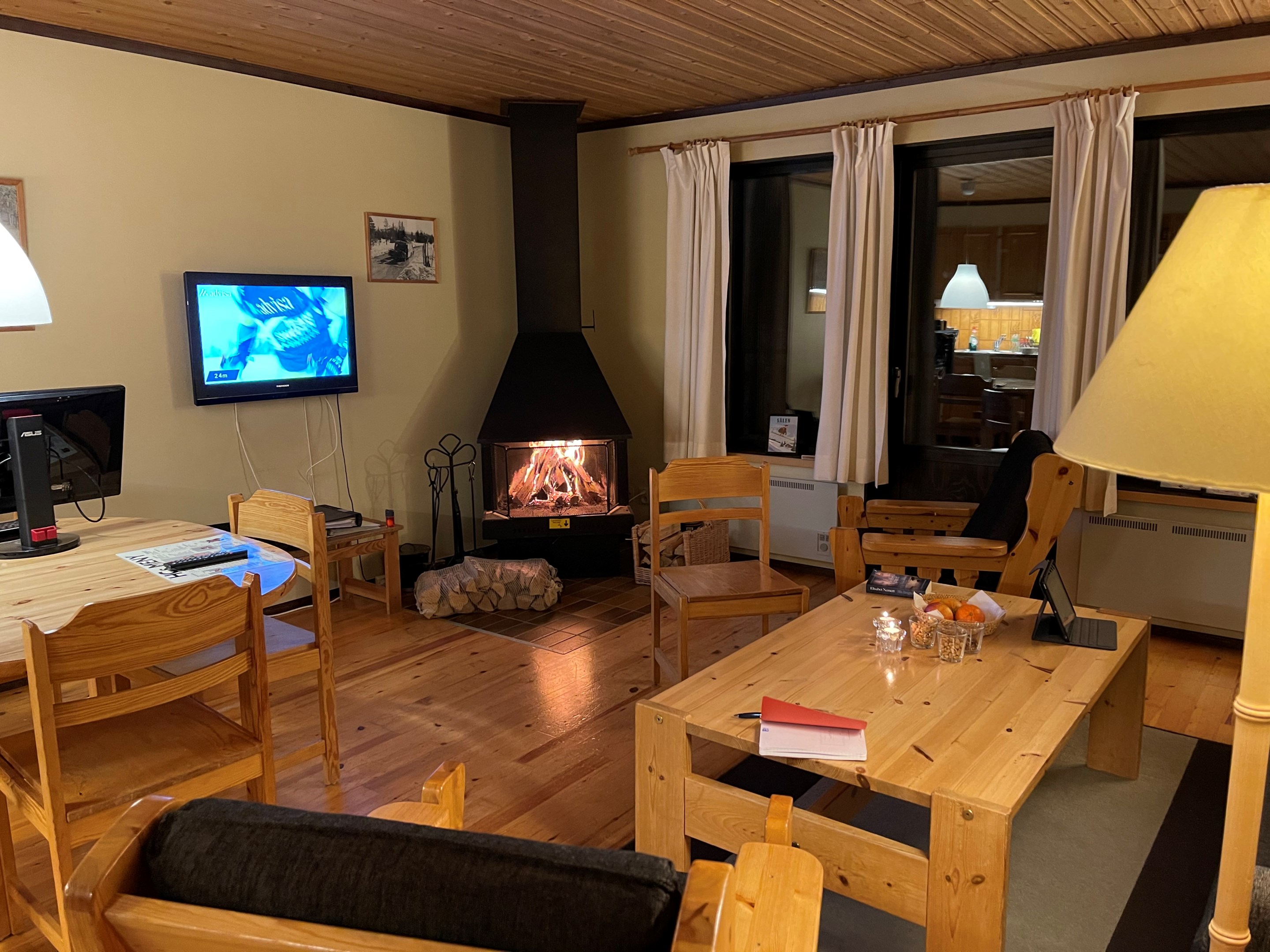 Frisk luft/värmande eldstad/sköna sängar