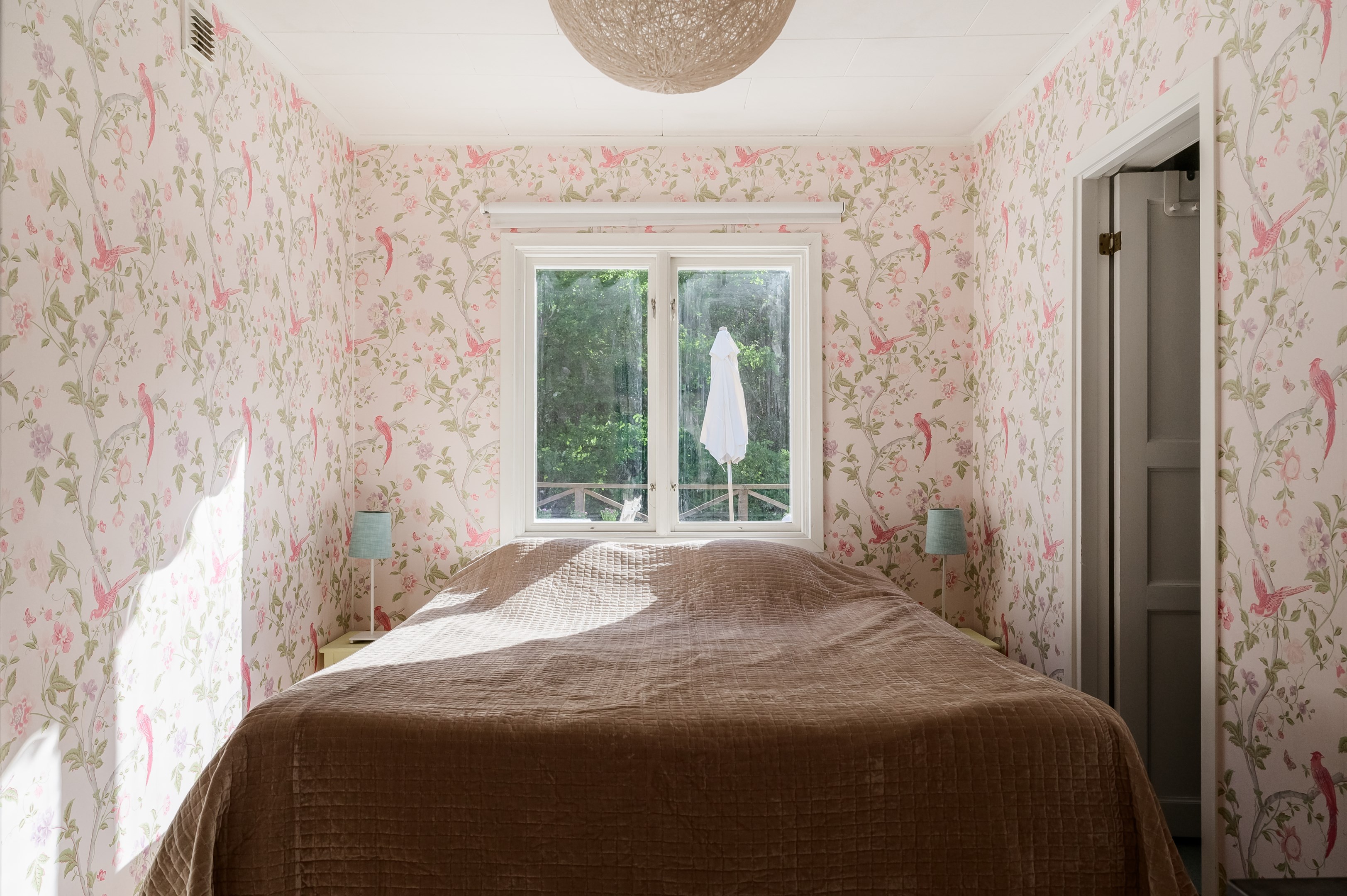 Sovrum 1 med klädkammare