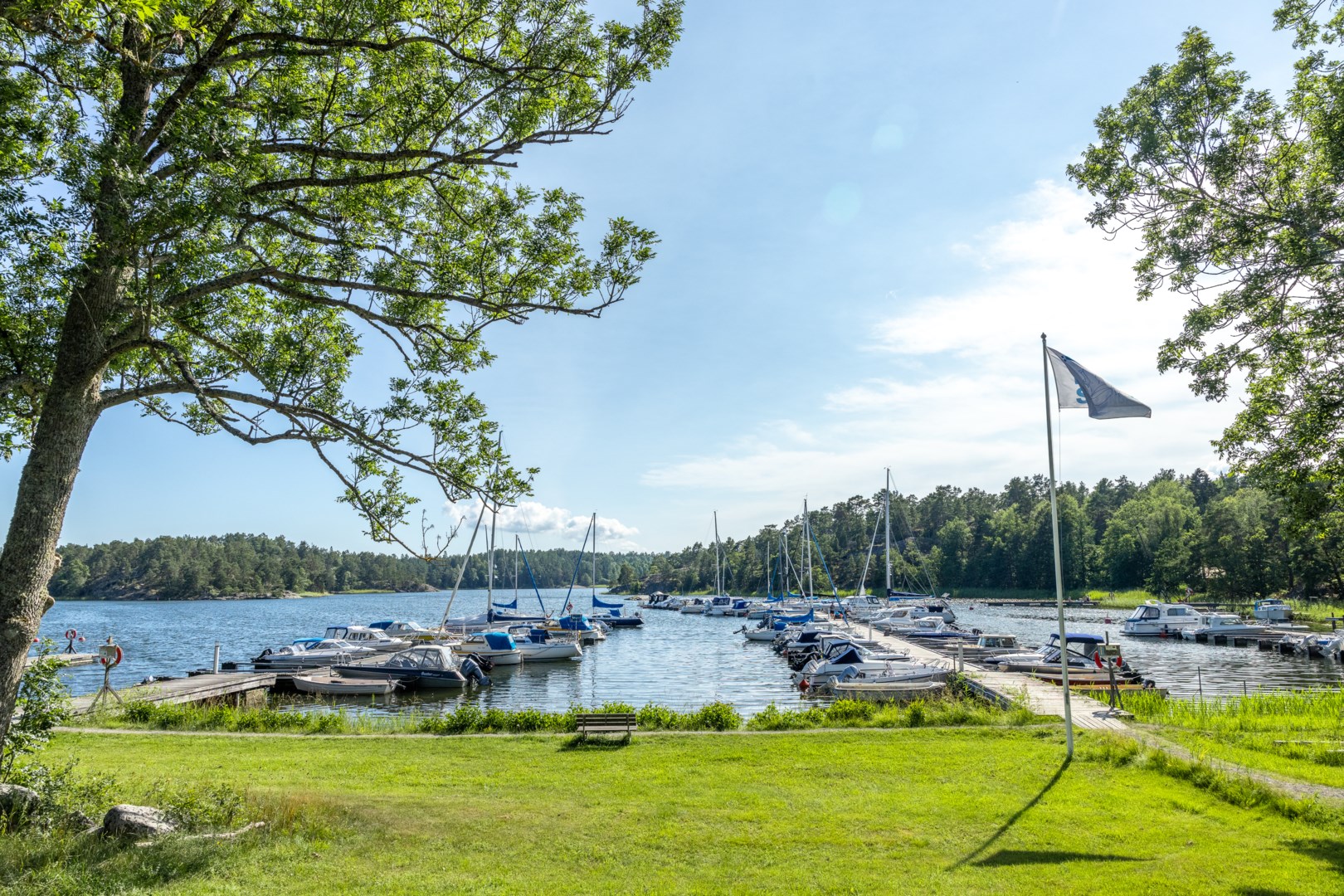 Ängsviks Båtsällskap vid närbelägna Toholmen. 