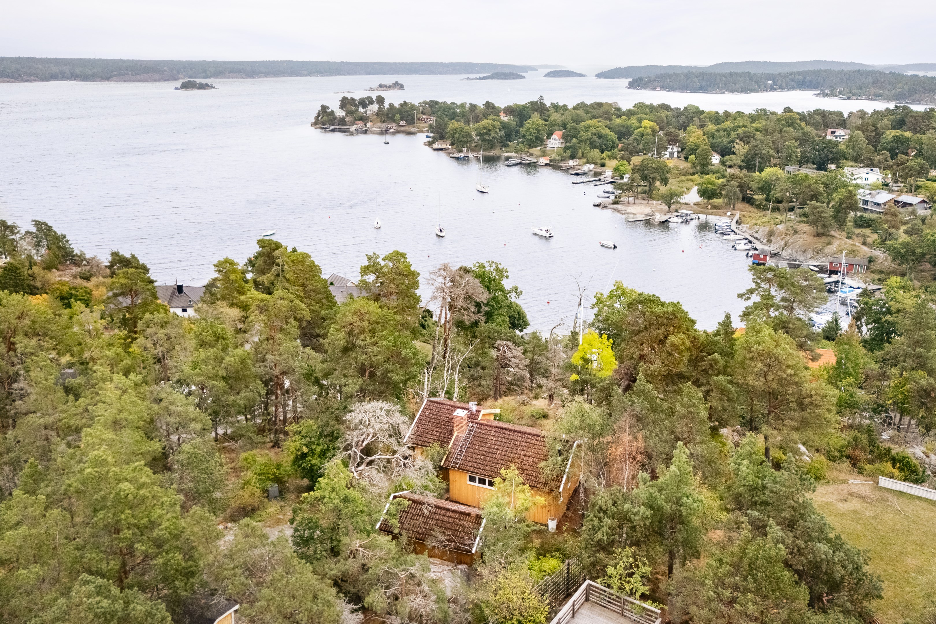 Välkommen till Spejarvägen 8 på Älgö i Saltsjöbaden.