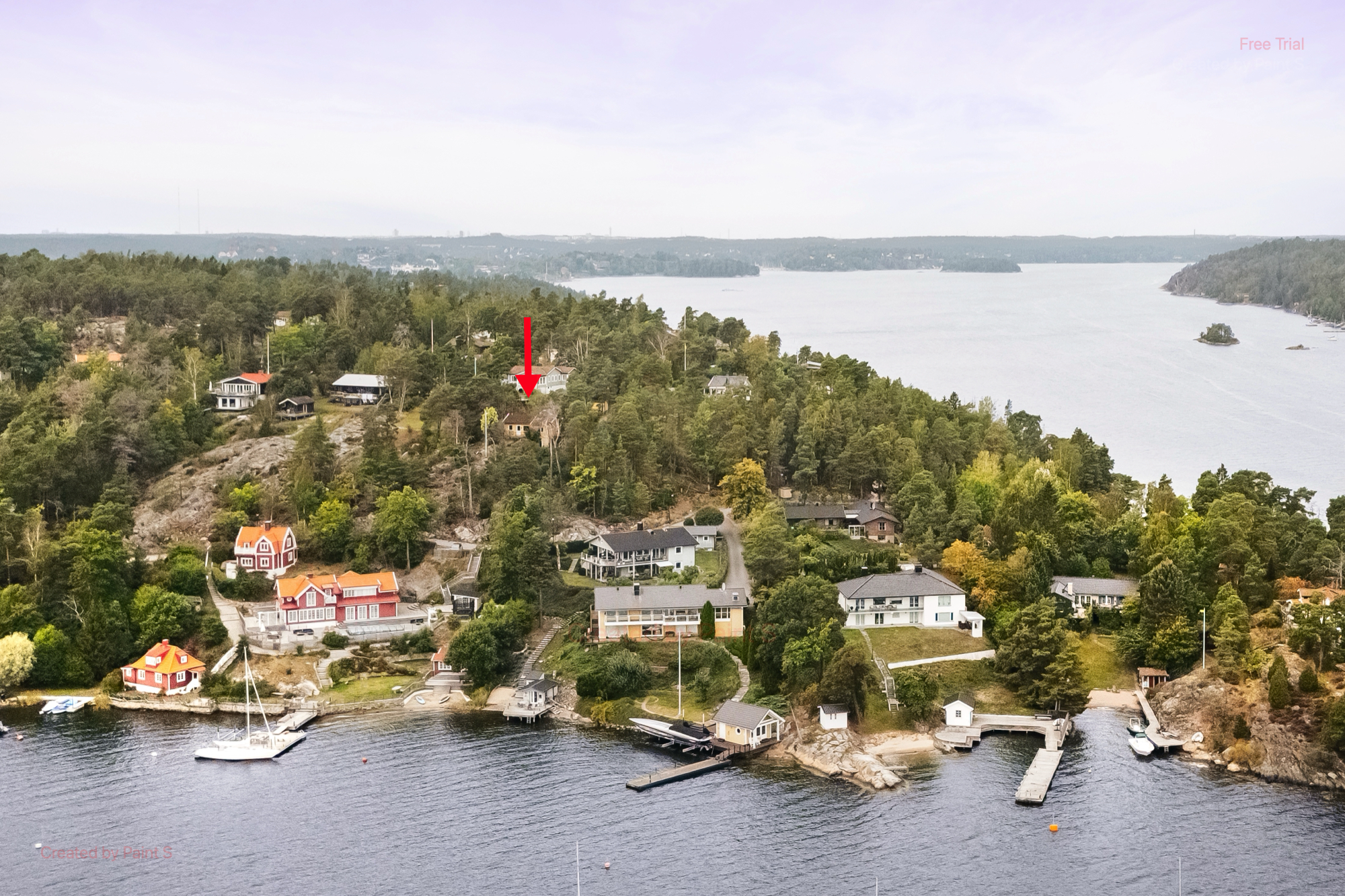 Fastigheten är belägen inom detaljplan & ansluten till kommunalt VA.