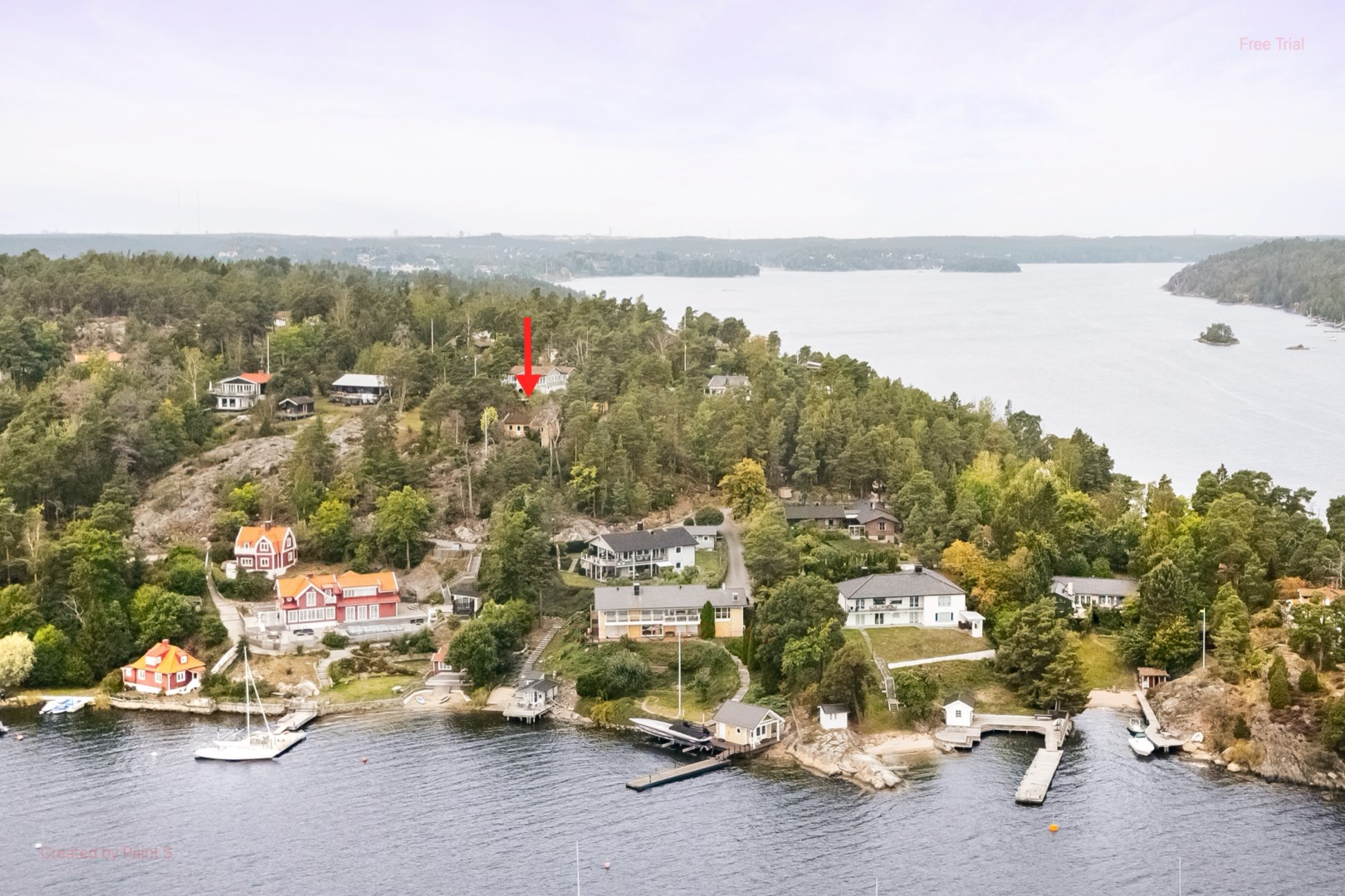 Fastigheten är belägen inom detaljplan & ansluten till kommunalt VA.