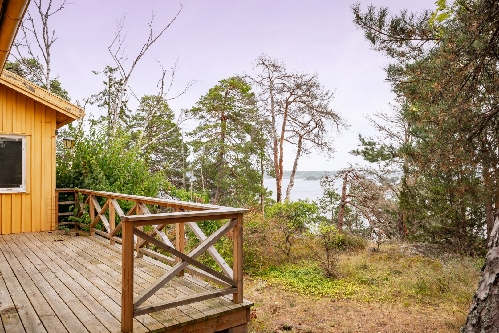 Det går bra att åka ut och beträda tomten på egen hand.