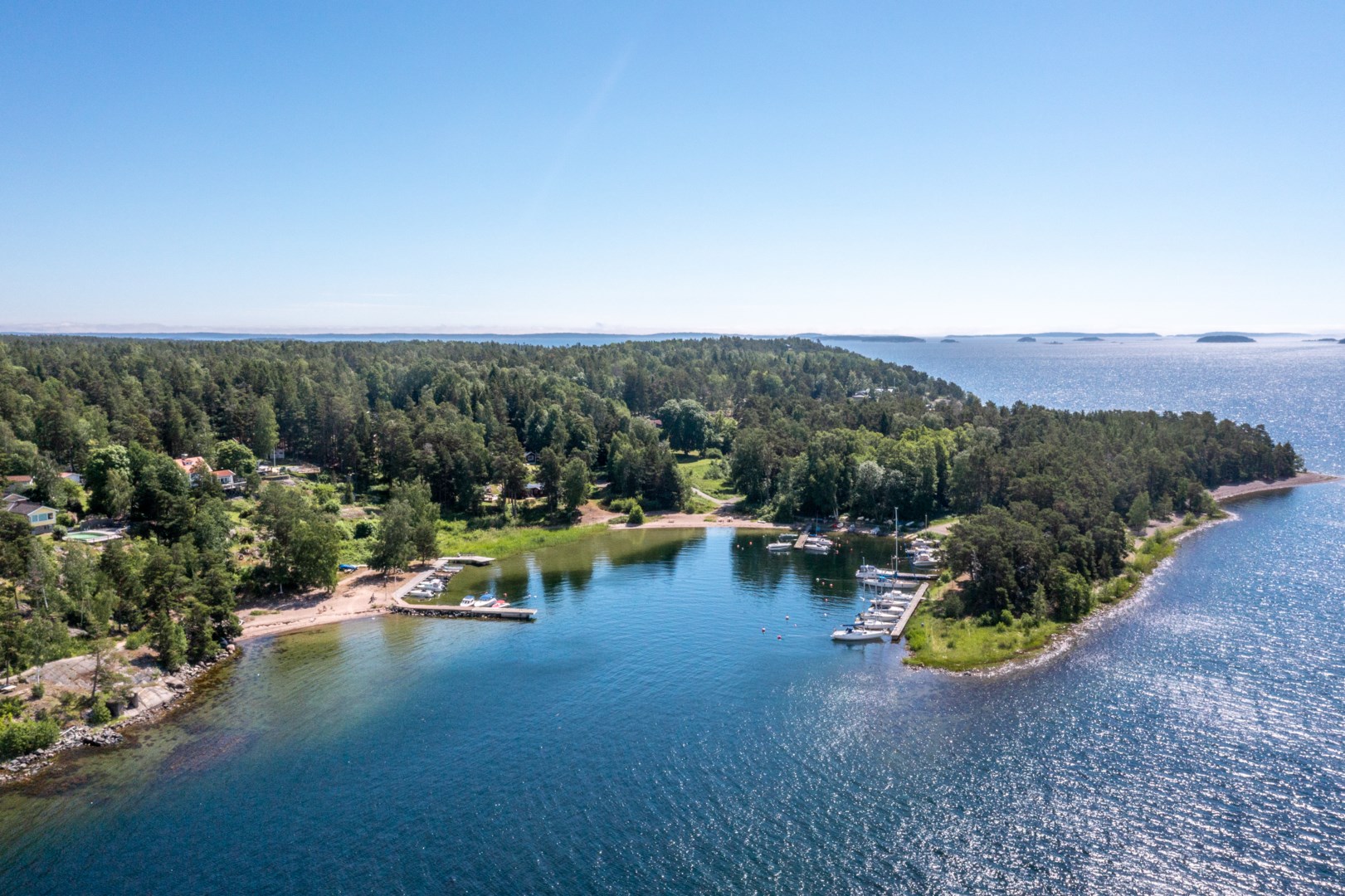 Sandhamnsviken har ett strategiskt läge med direktaccess till Ingaröfjärden.